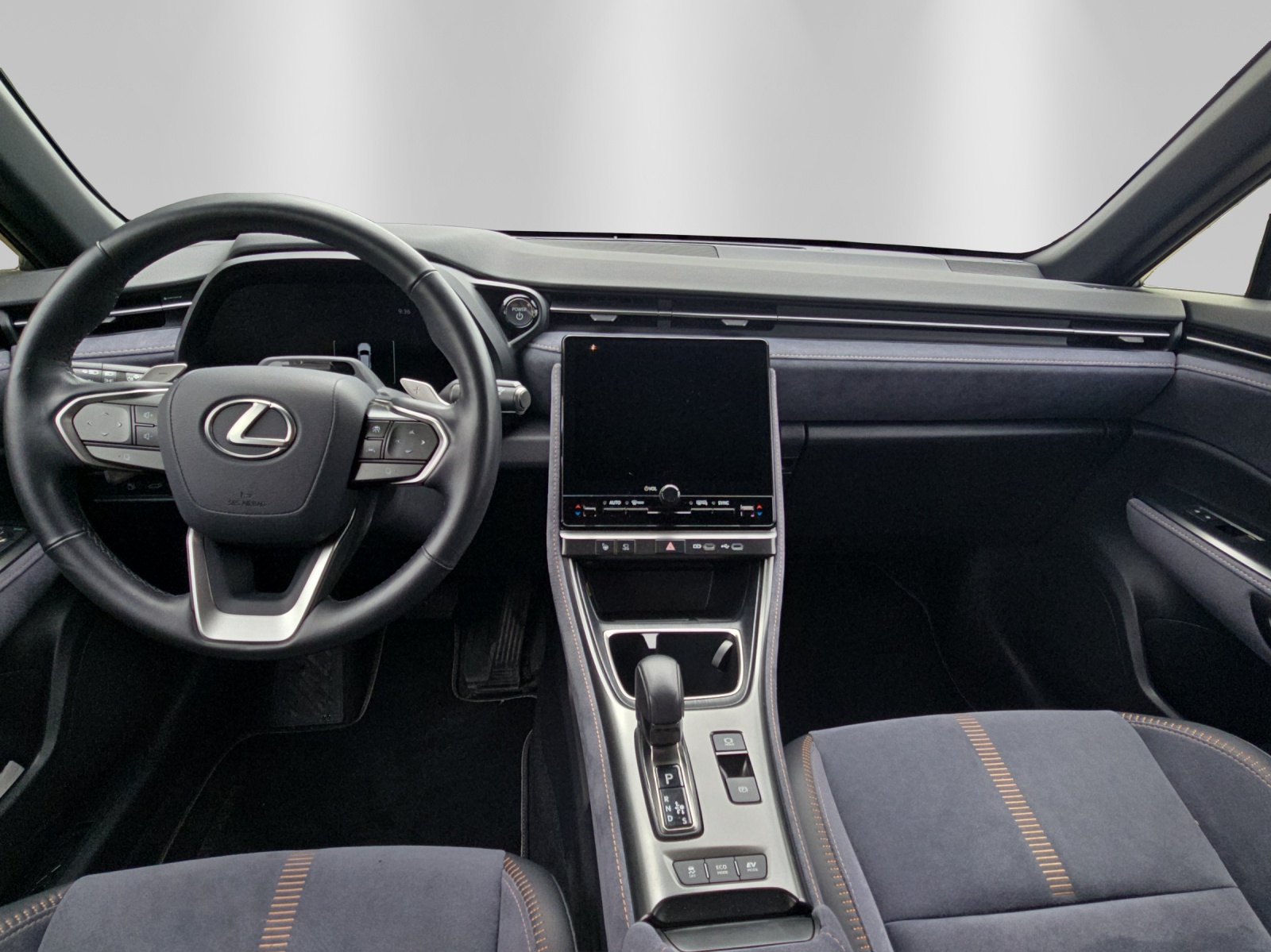 LEXUS LBX 1.5 Hybrid Cool AWD-image-10