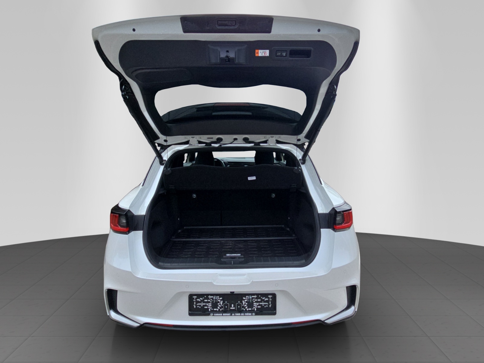 LEXUS LBX 1.5 Hybrid Cool AWD-image-12