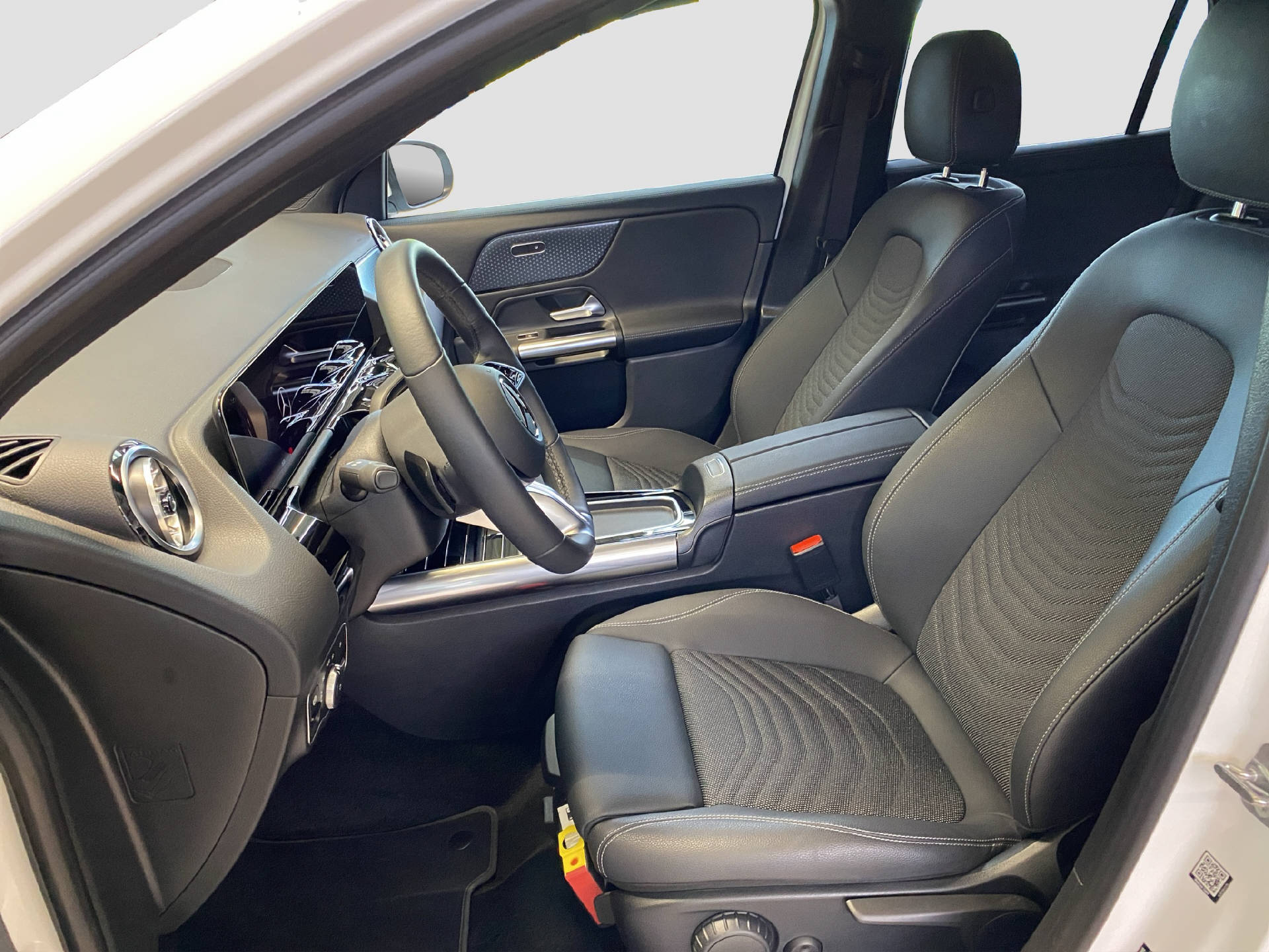 MERCEDES-BENZ EQA 250 Progressive-image-7