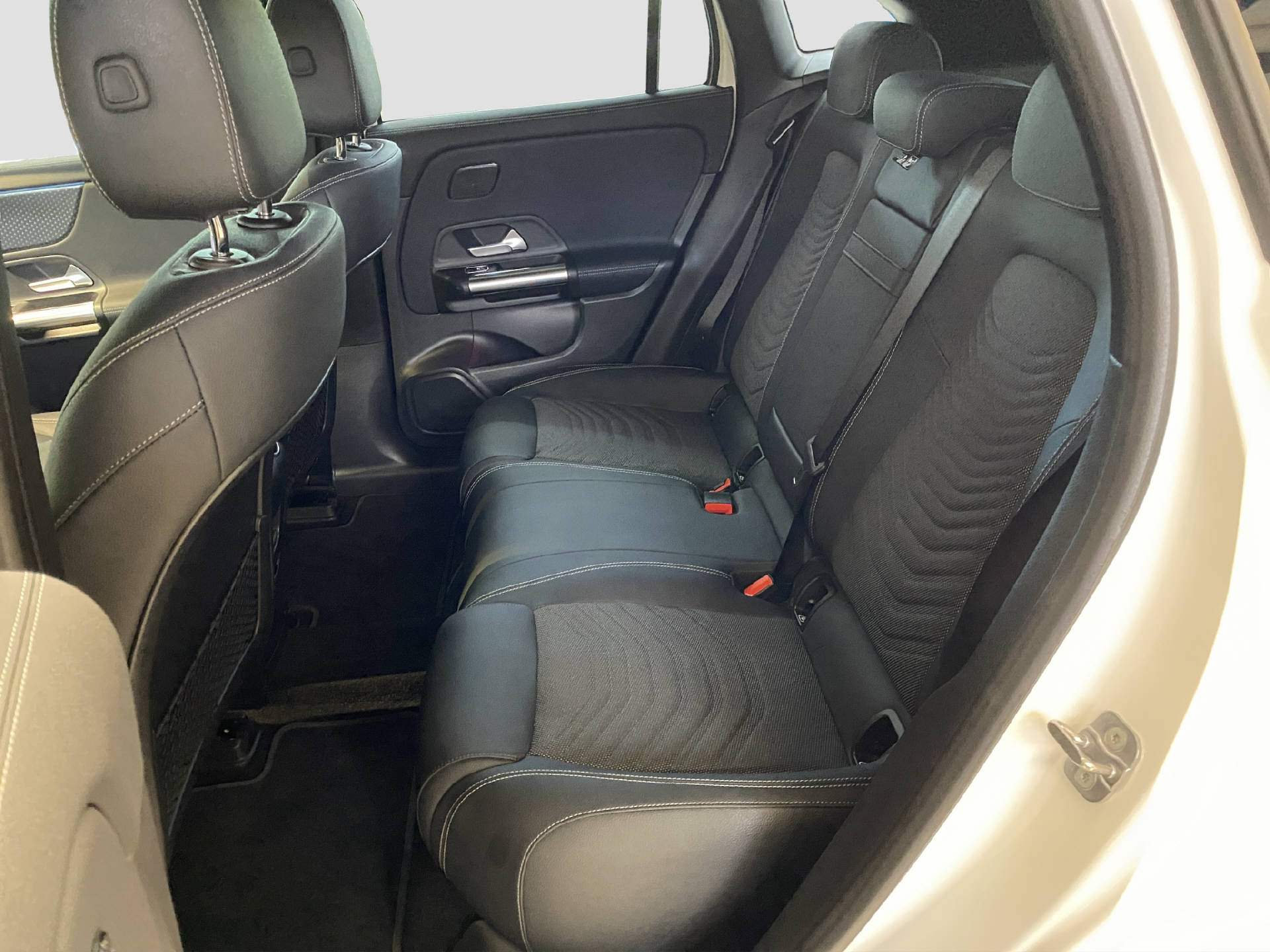 MERCEDES-BENZ EQA 250 Progressive-image-12