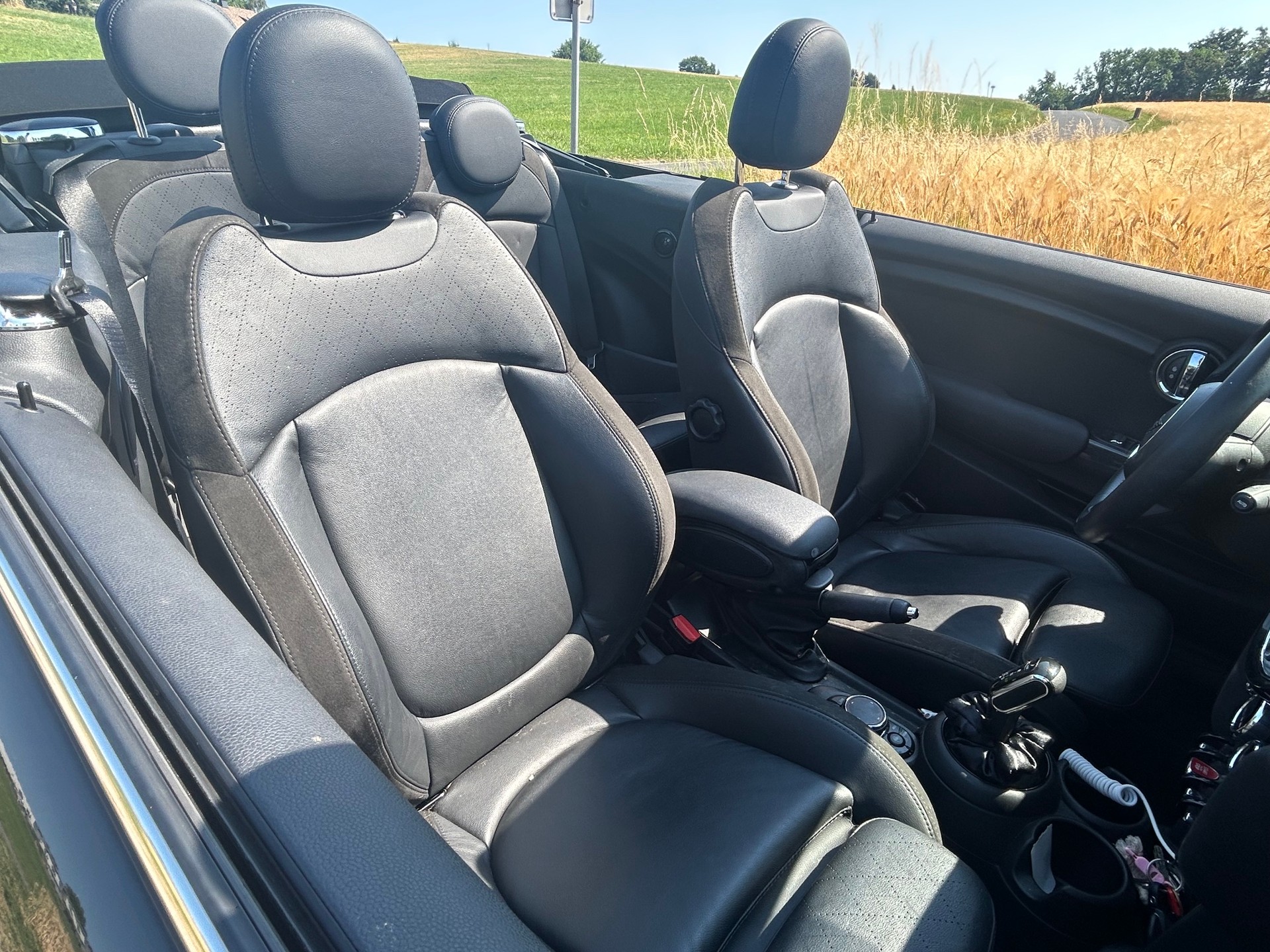 MINI CABRIO-image-5