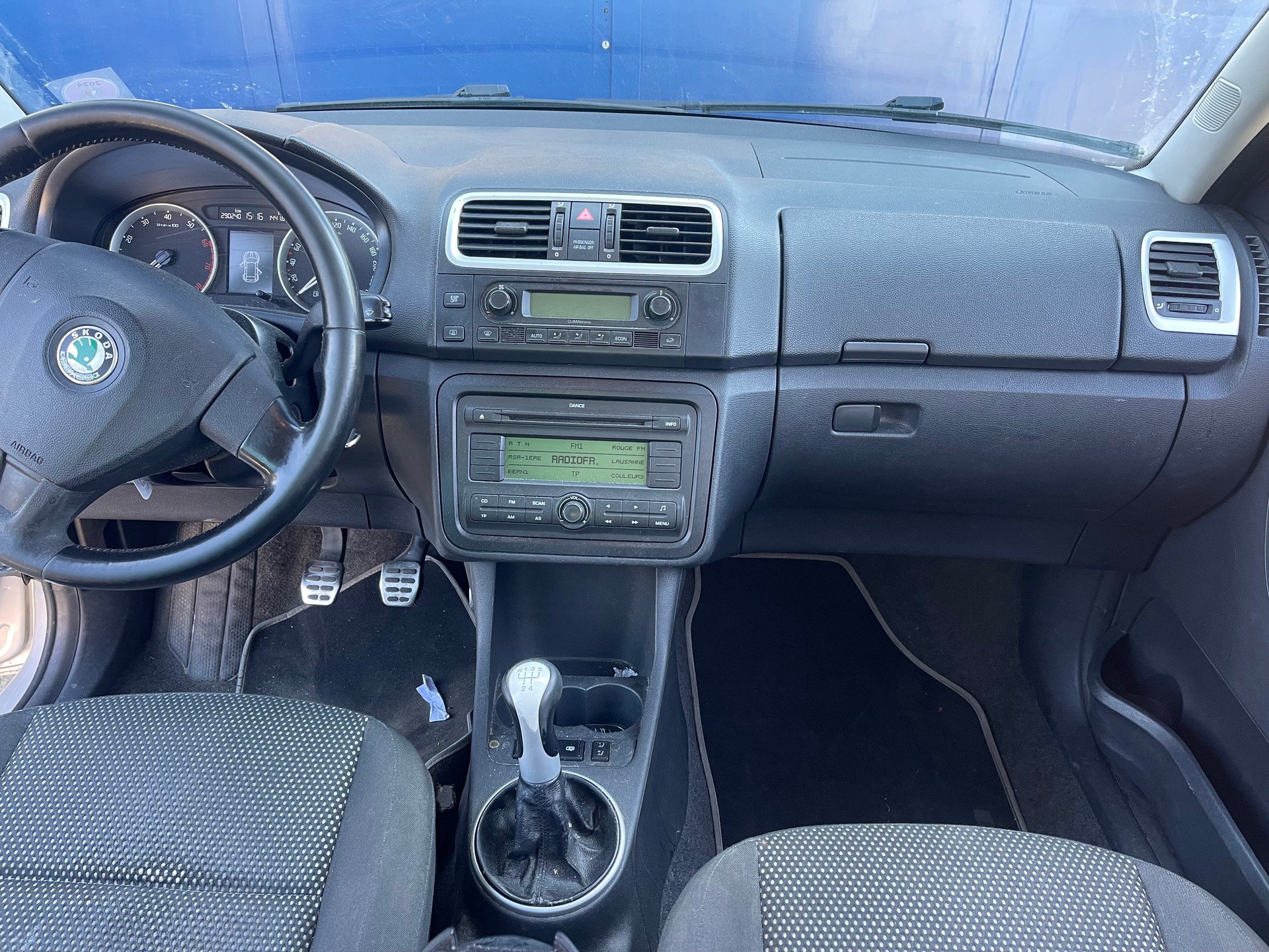 SKODA Roomster 1.6 Scout-image-9