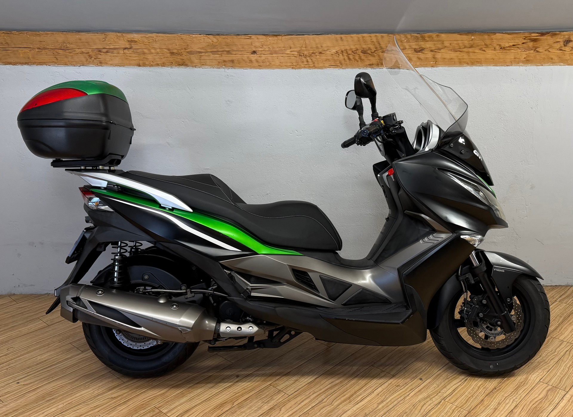 KAWASAKI J 300 SE ABS-showroom-element-1