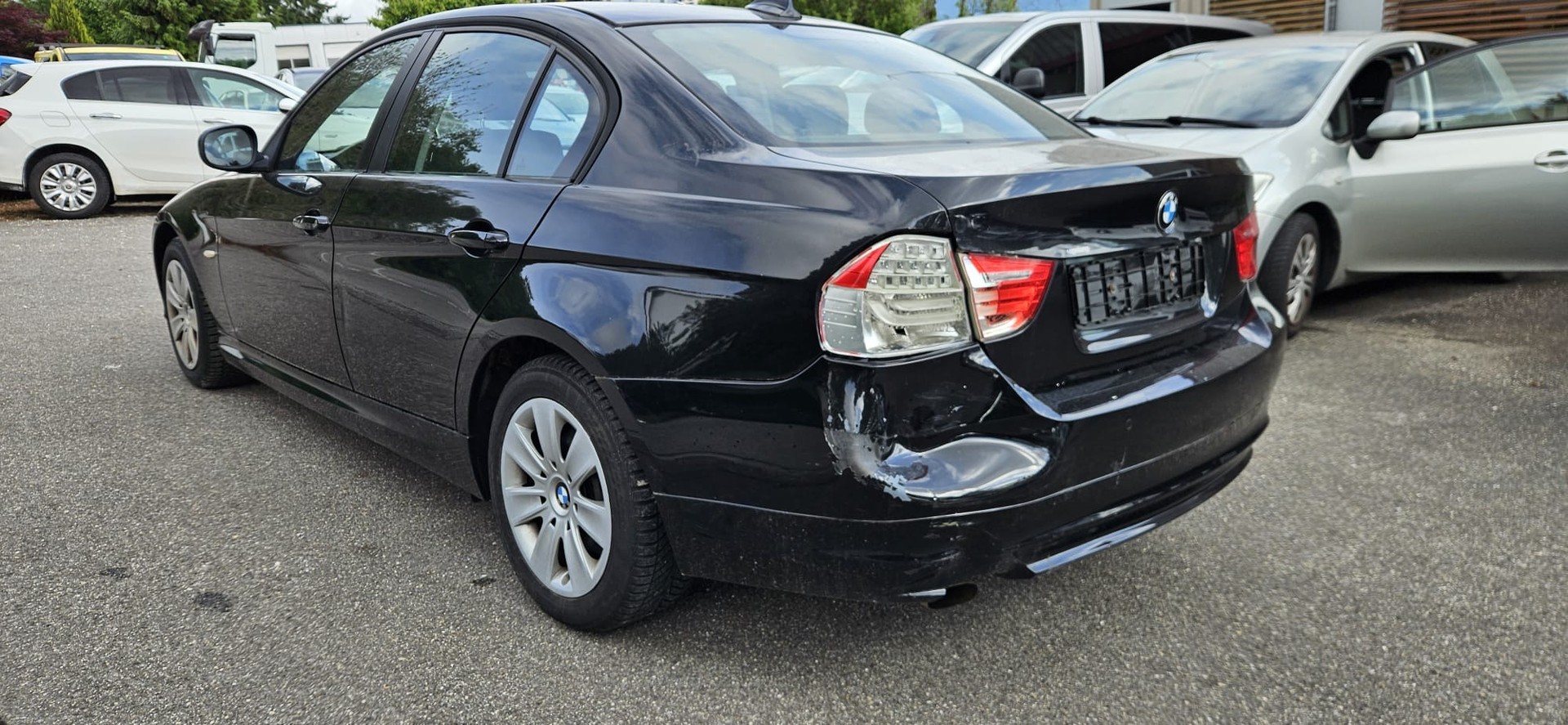 BMW 318i Dynamic Edition-image-4