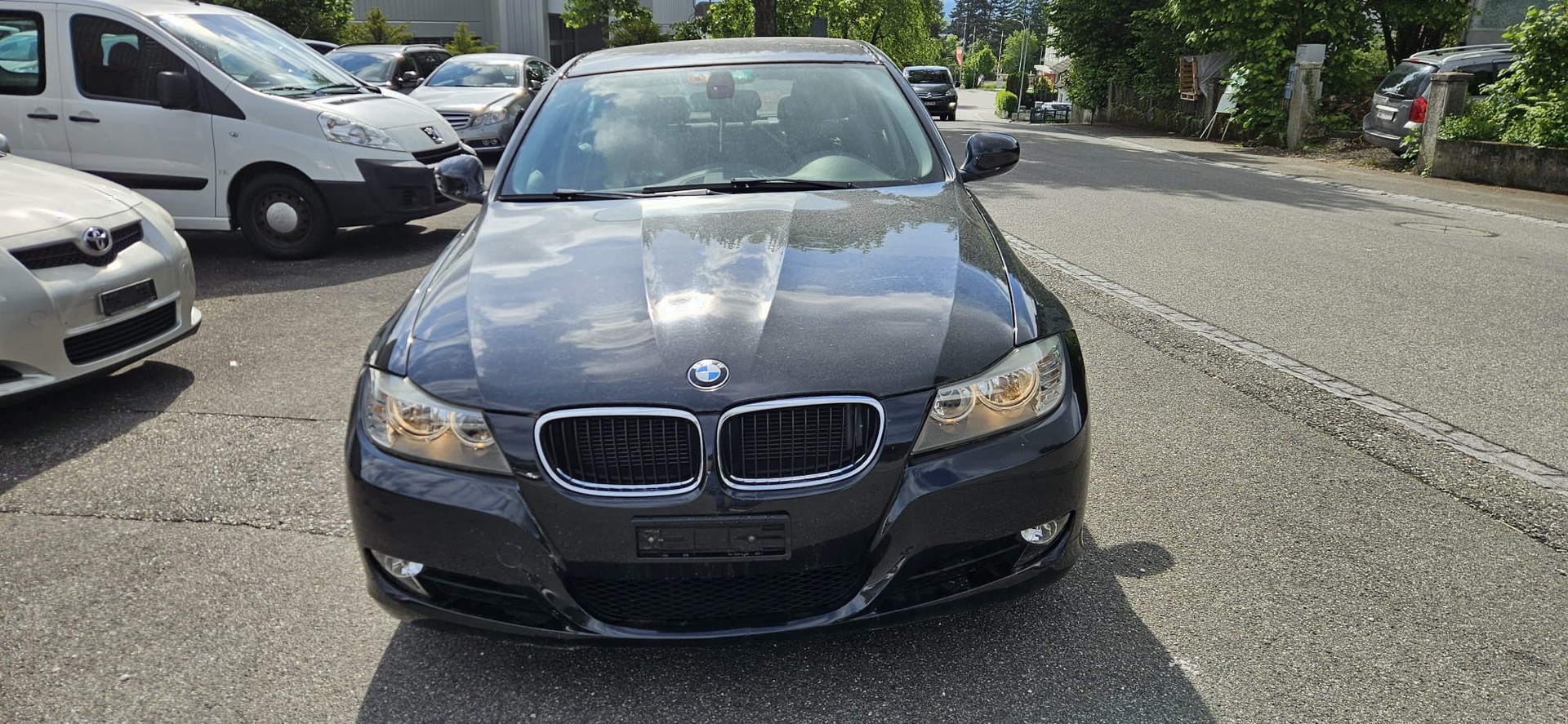 BMW 318i Dynamic Edition-image-0