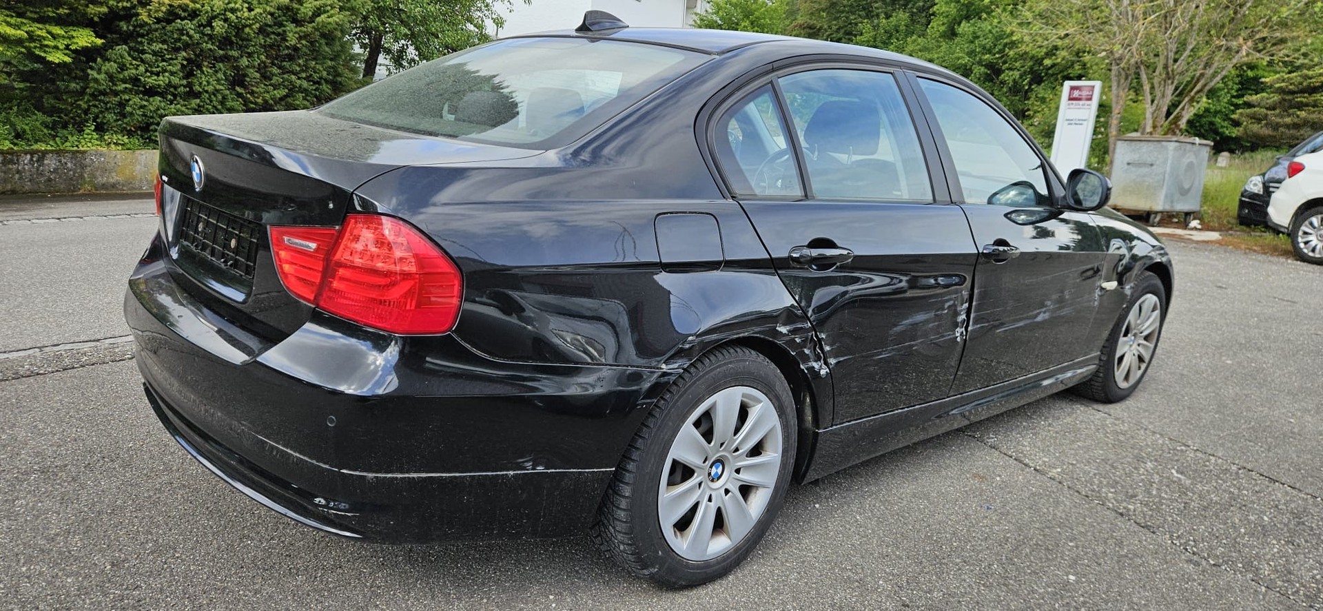 BMW 318i Dynamic Edition-image-1