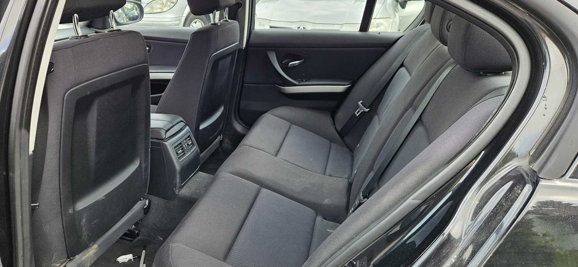BMW 318i Dynamic Edition-image-6