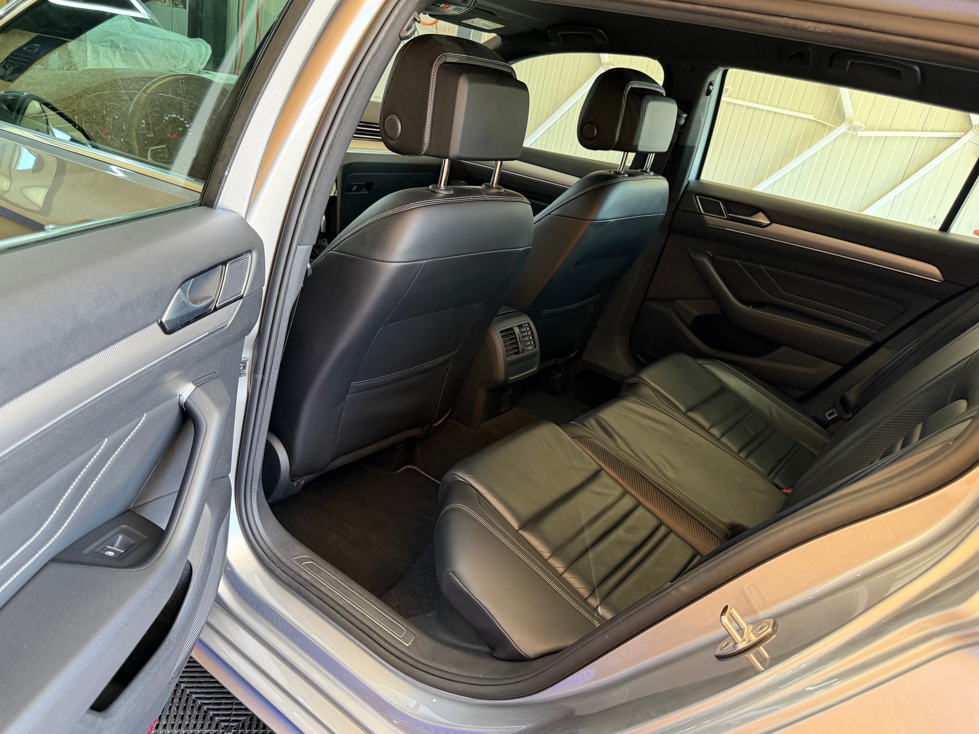 VW Passat 2.0 TDI R-Line 150PS, Elegance DSG-image-14
