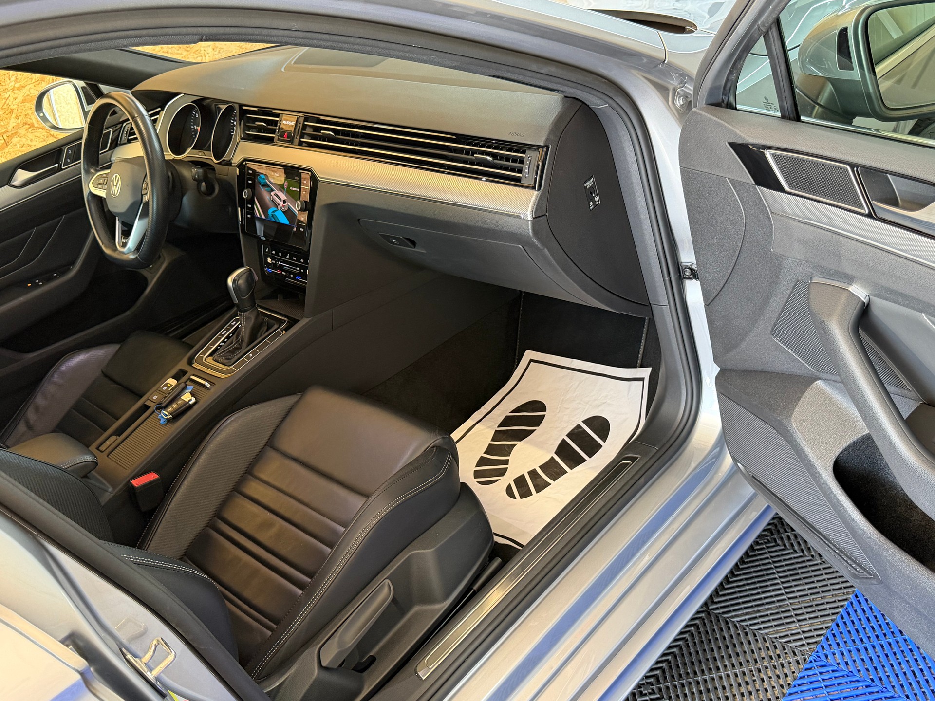 VW Passat 2.0 TDI R-Line 150PS, Elegance DSG-image-13