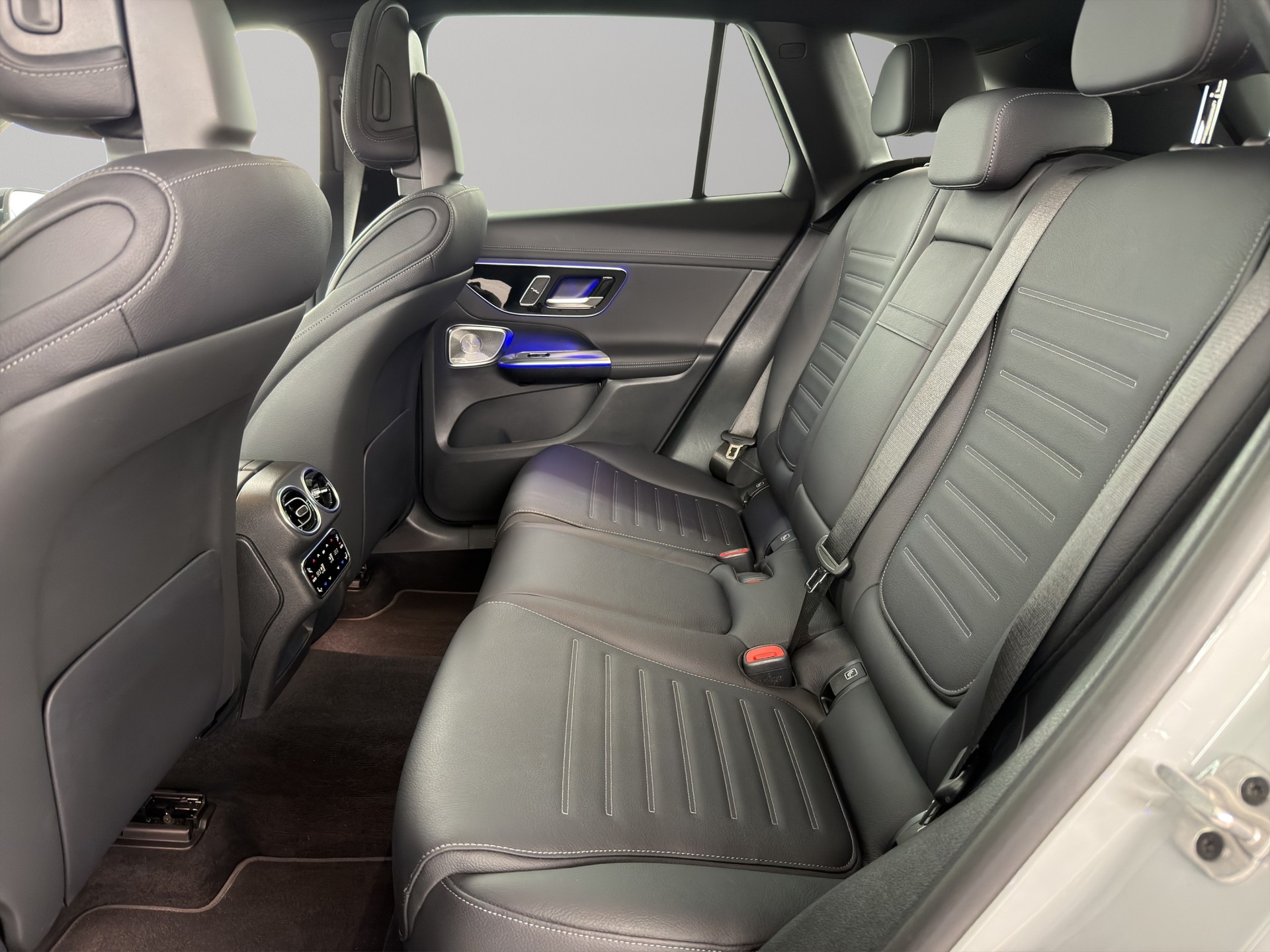 MERCEDES-BENZ GLC 400 e AMG Line 4matic-image-9