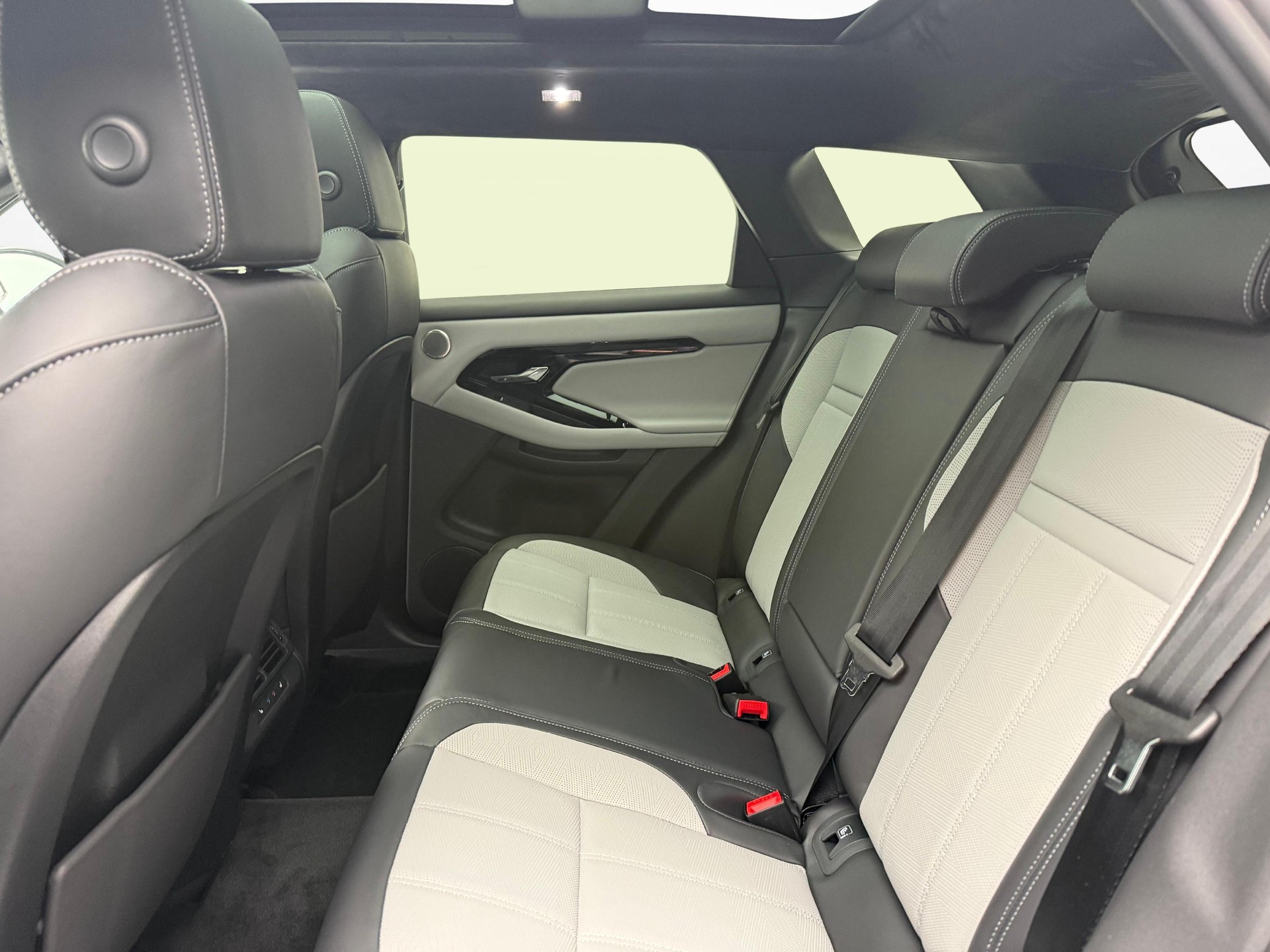 LAND ROVER Range Rover Evoque 1.5 T 270e Autobiography-image-9