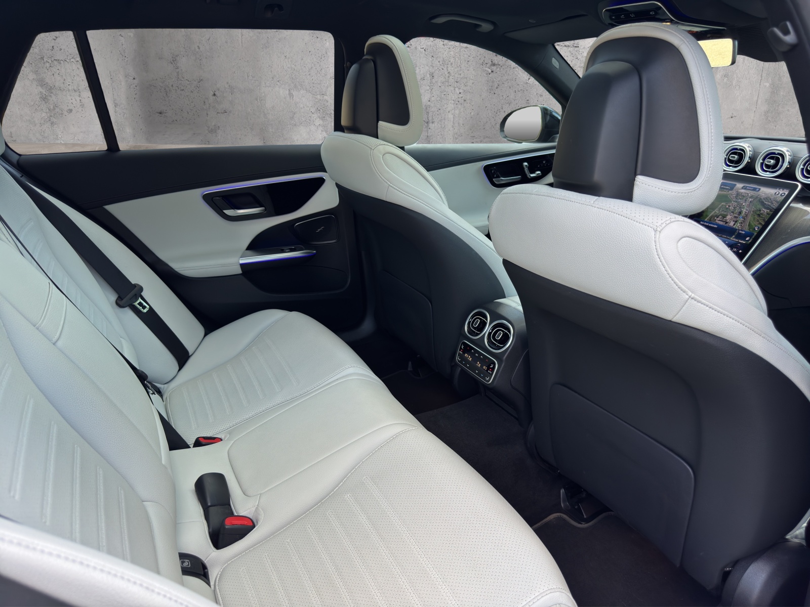 MERCEDES-BENZ C 220 d T 4Matic AMG Line-image-14