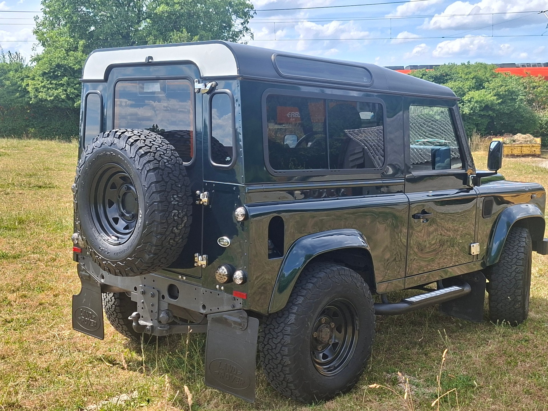 LAND ROVER 90 2.2 TD4 Station Wagon-image-4