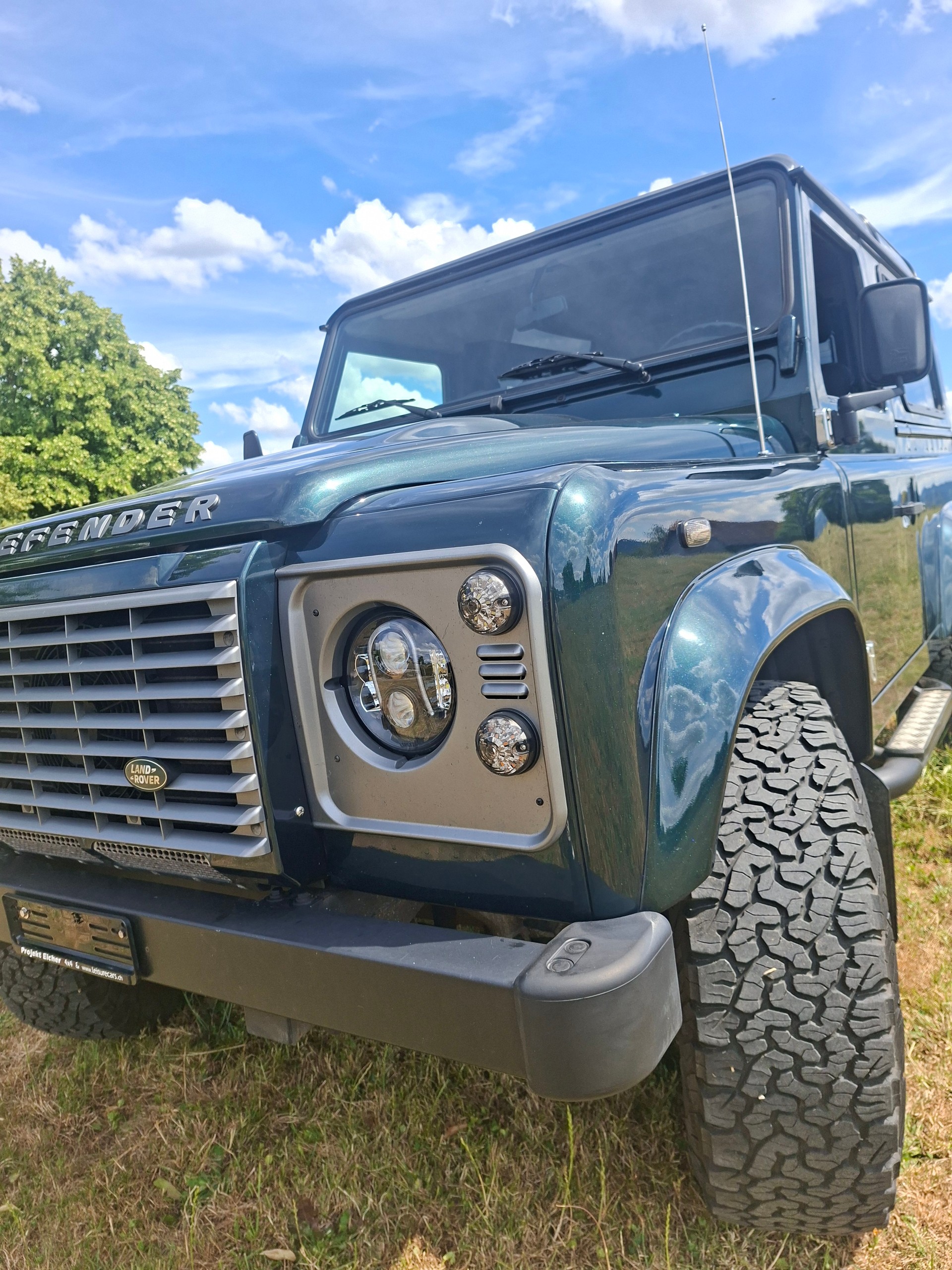 LAND ROVER 90 2.2 TD4 Station Wagon-image-3