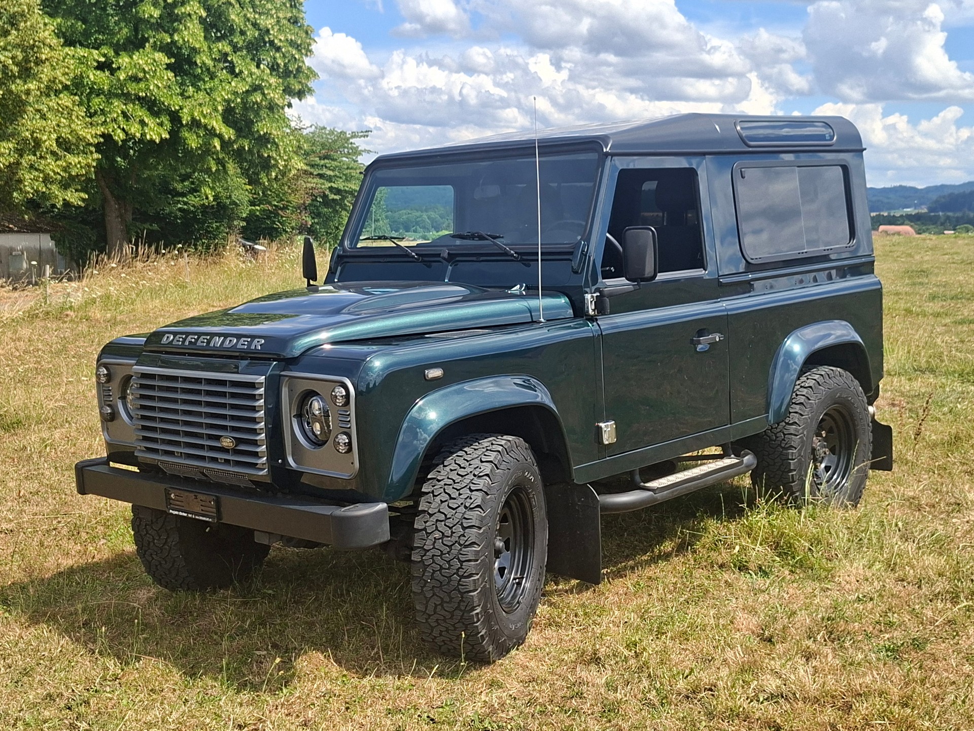 LAND ROVER 90 2.2 TD4 Station Wagon-image-0