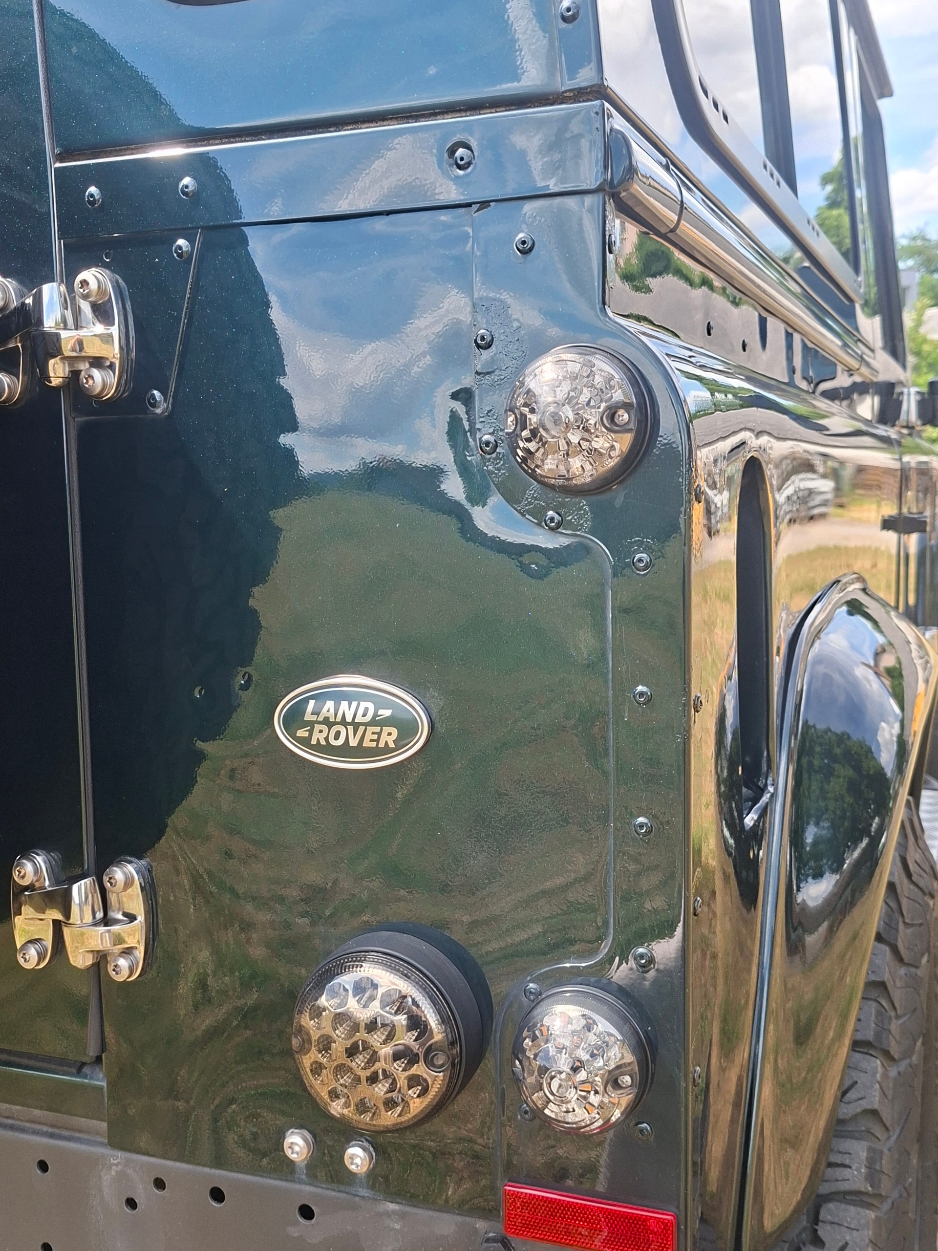 LAND ROVER 90 2.2 TD4 Station Wagon-image-2