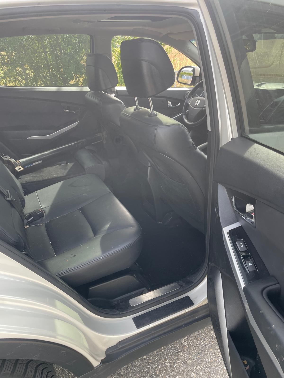 KGM-SsangYong Korando 2.0 e-XDI Quartz 4WD Automatic-image-11