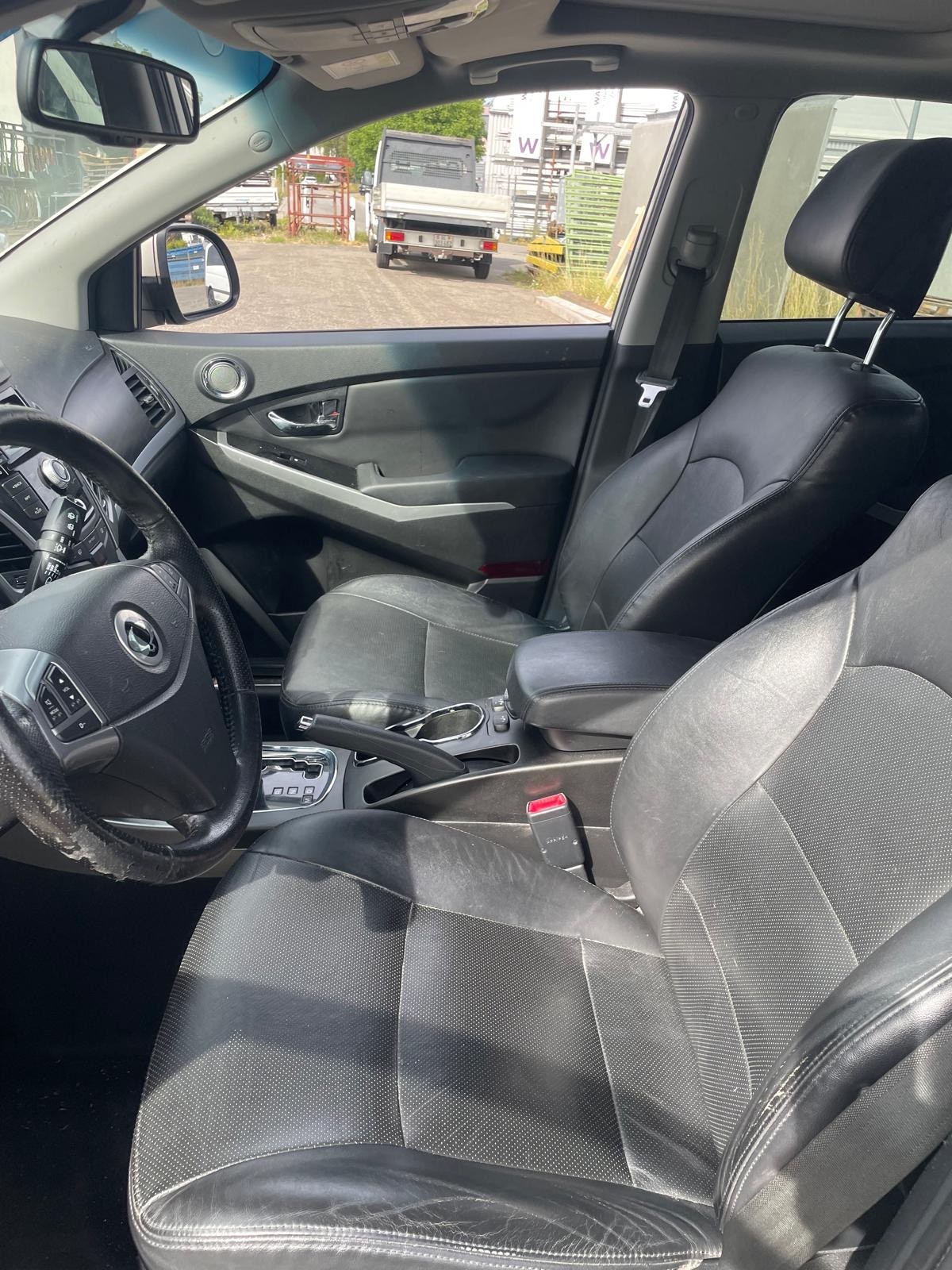 KGM-SsangYong Korando 2.0 e-XDI Quartz 4WD Automatic-image-15