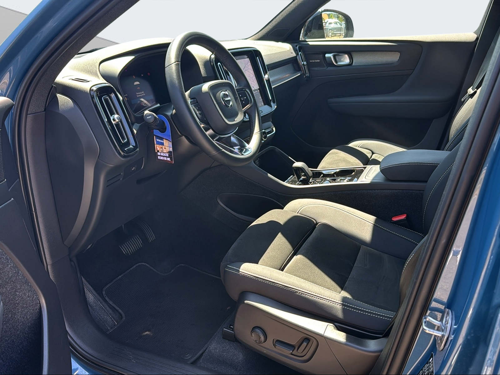 VOLVO XC40 2.0 B4 MH Ultimate Dark AWD-image-9
