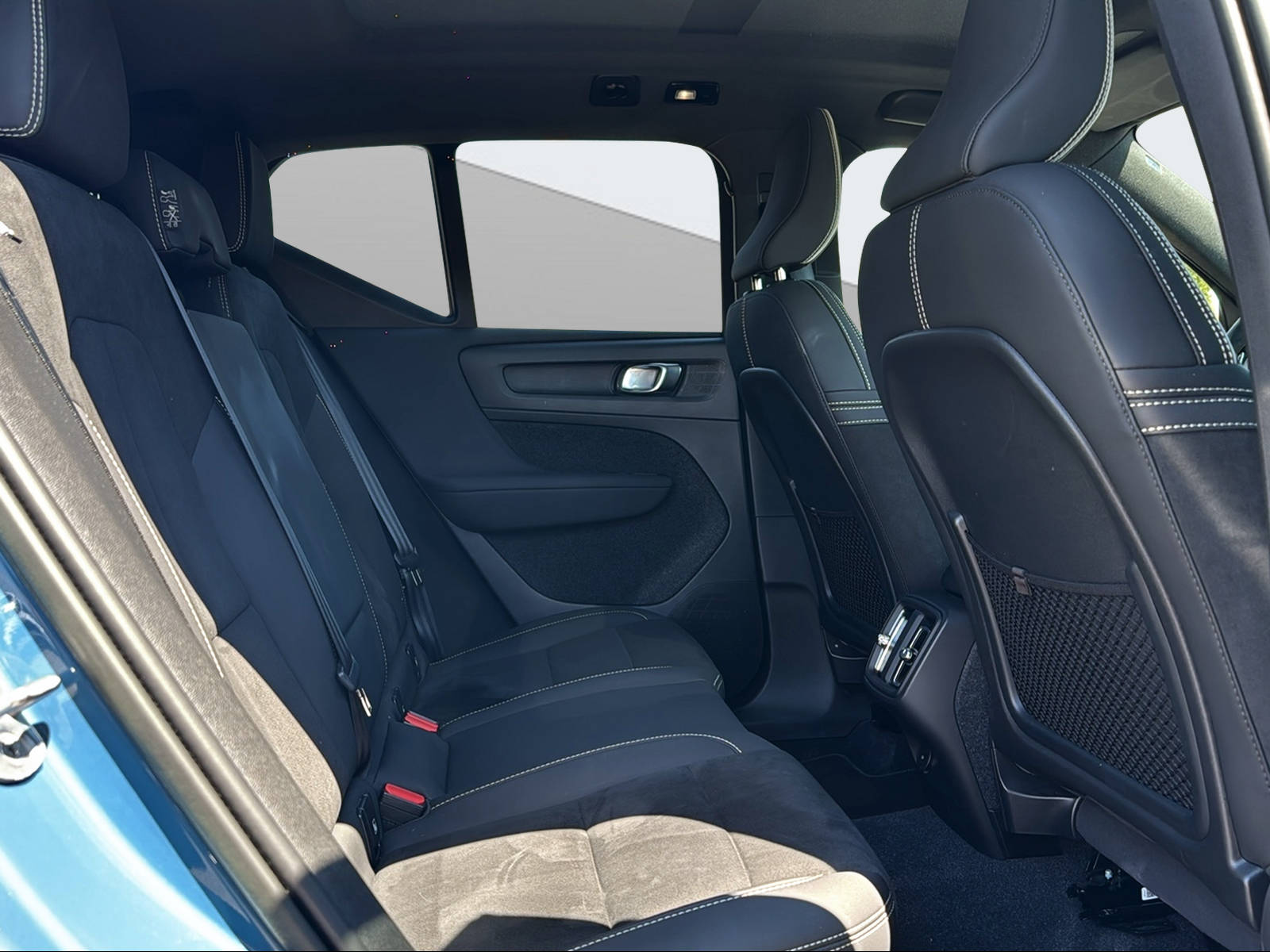 VOLVO XC40 2.0 B4 MH Ultimate Dark AWD-image-10