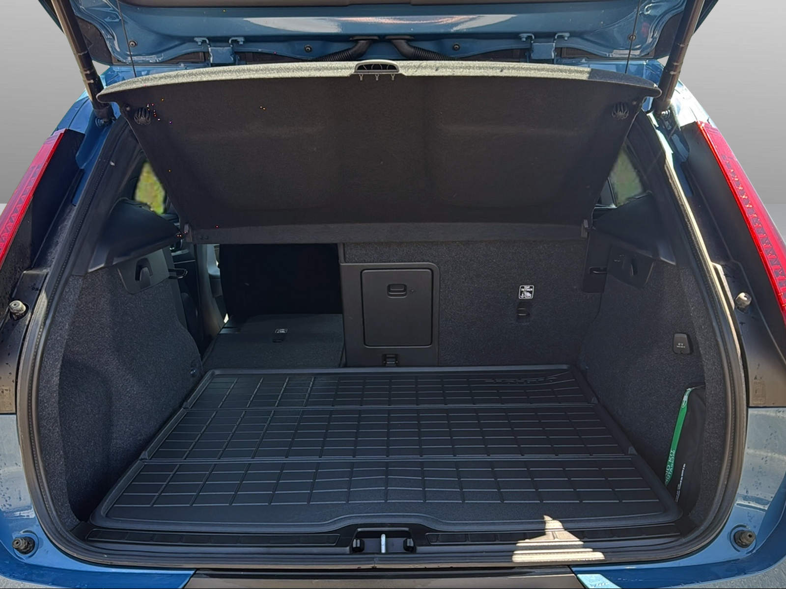 VOLVO XC40 2.0 B4 MH Ultimate Dark AWD-image-15