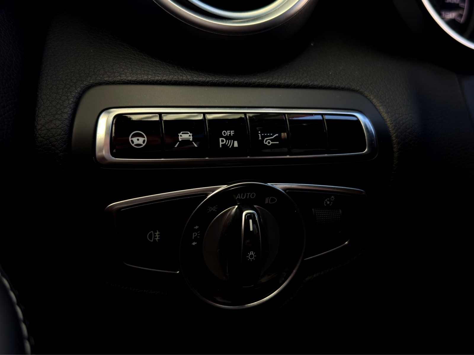 MERCEDES-BENZ C 63 AMG Speedshift V8 AMG-image-16