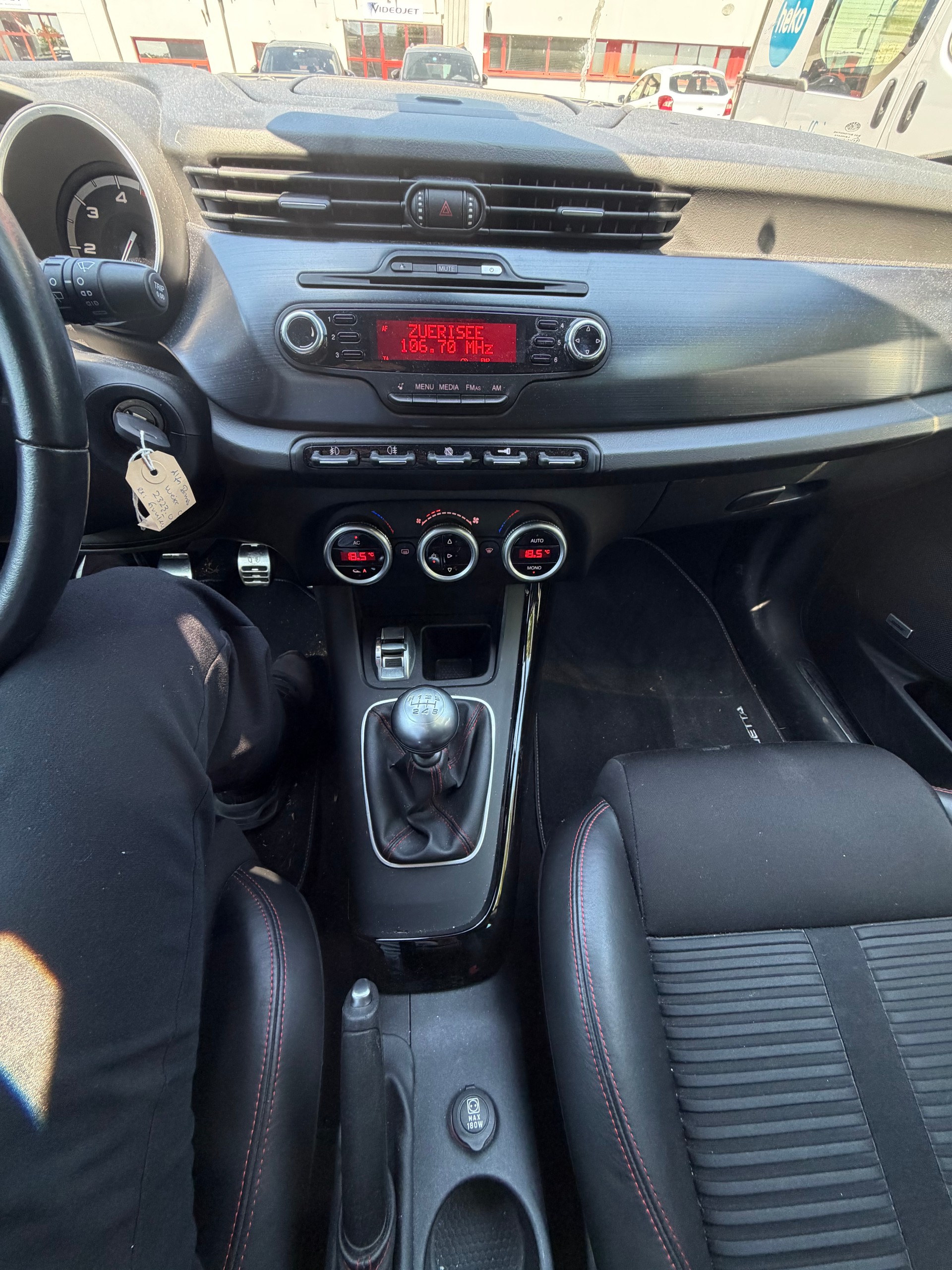 ALFA ROMEO Giulietta 2.0 JTDM Distinctive-image-9