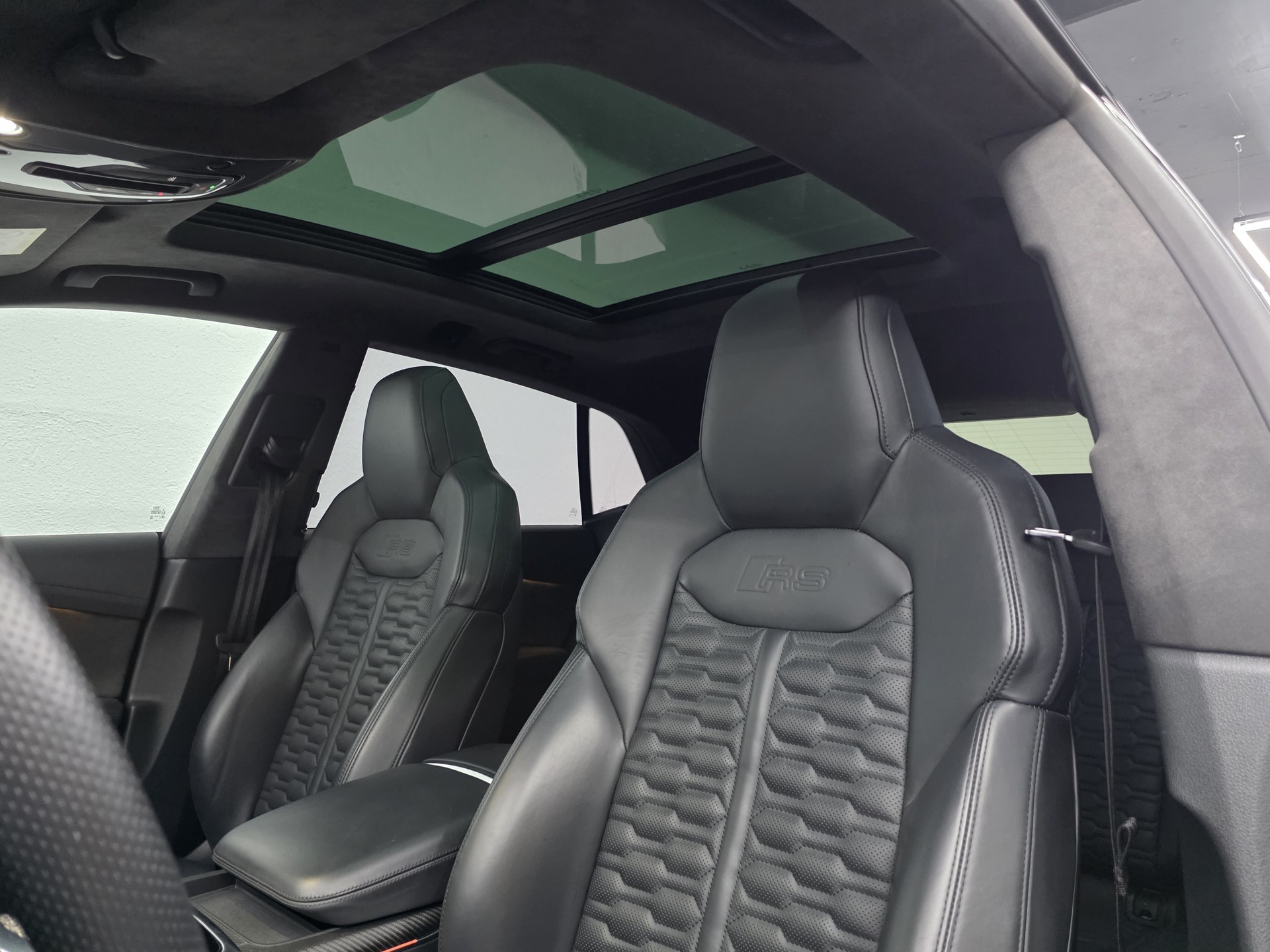 AUDI RS Q8 4.0 V8 TFSI quattro T-Tronic-image-11