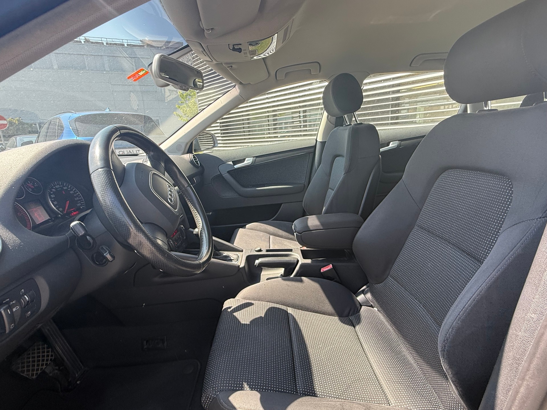 AUDI A3 Sportback 2.0 TDI Ambiente-image-7