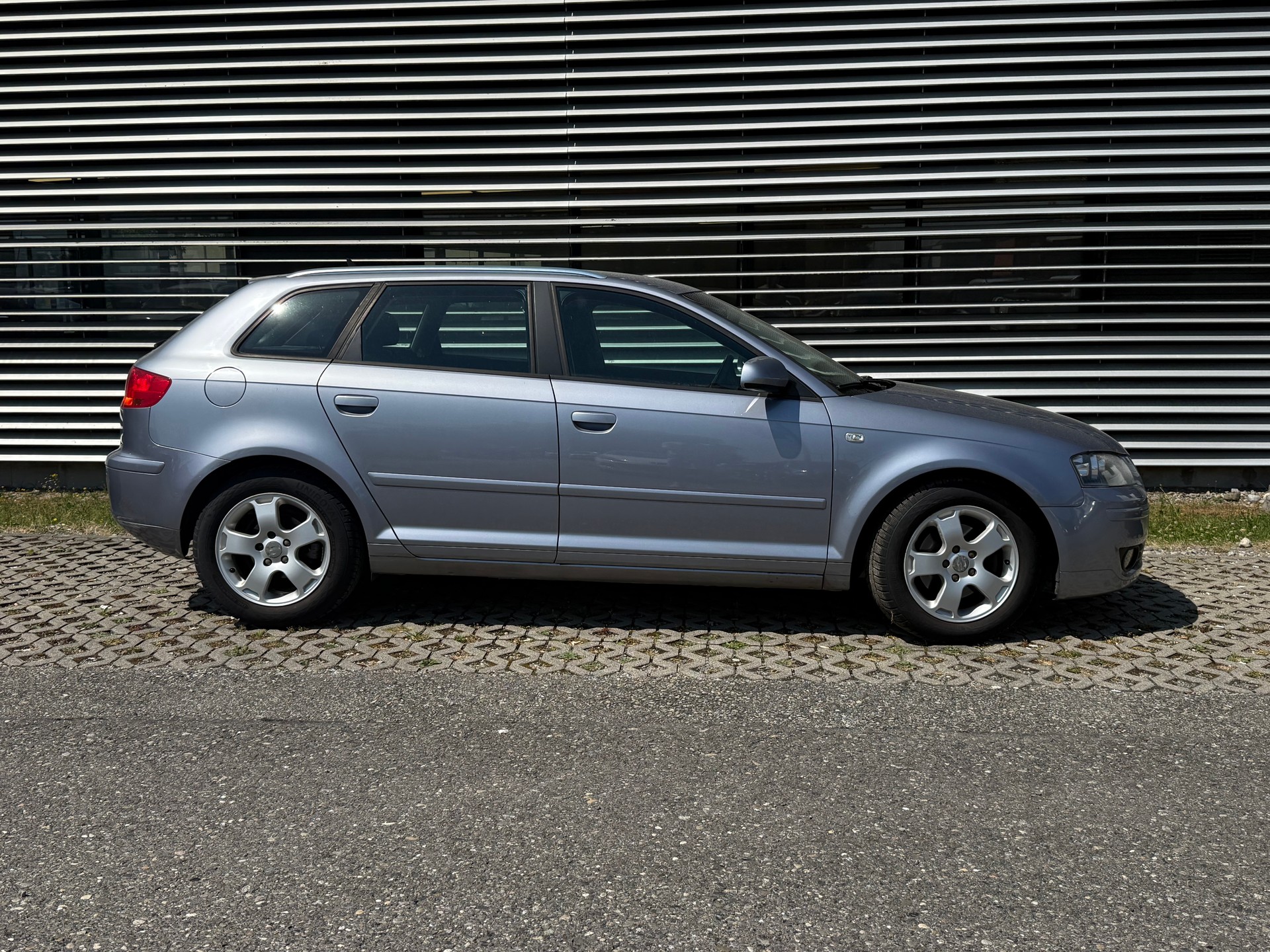 AUDI A3 Sportback 2.0 TDI Ambiente-image-4