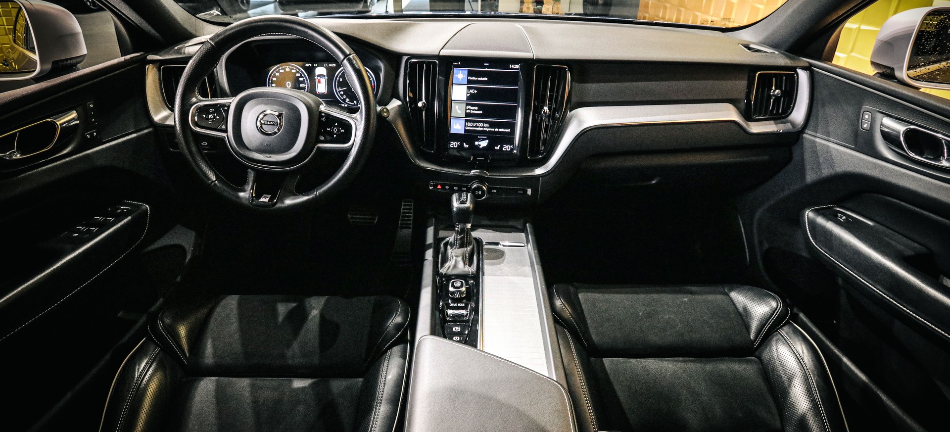 VOLVO XC60 T5 AWD R-Design Geartronic-image-11