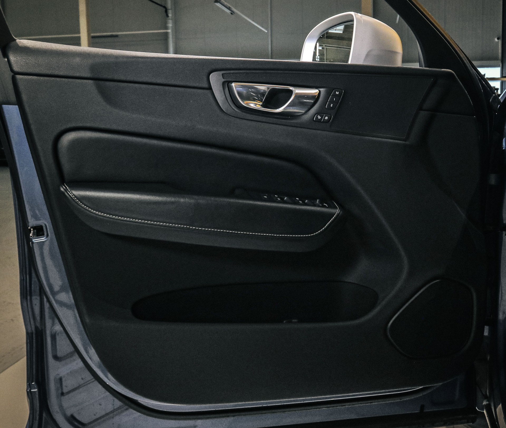 VOLVO XC60 T5 AWD R-Design Geartronic-image-19