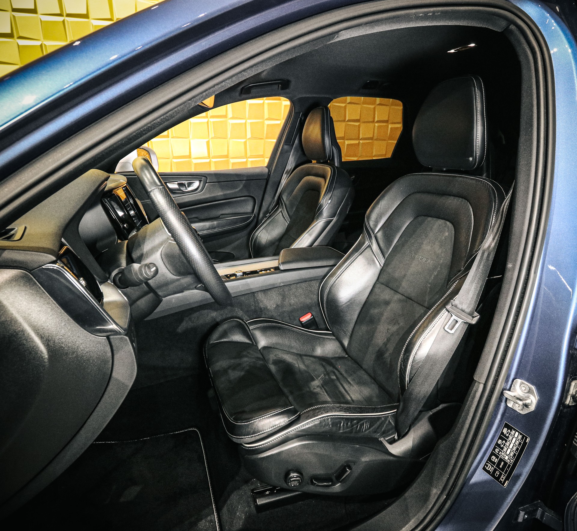 VOLVO XC60 T5 AWD R-Design Geartronic-image-9
