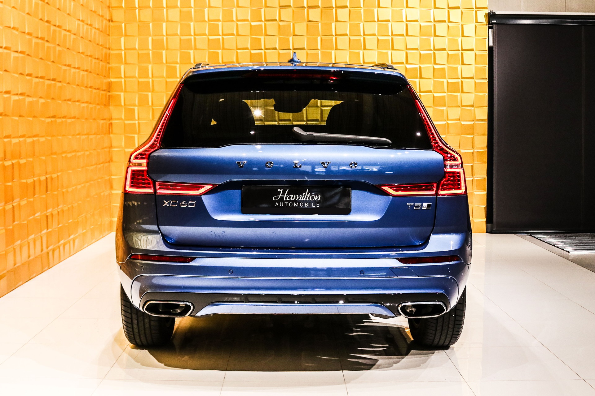 VOLVO XC60 T5 AWD R-Design Geartronic-image-5