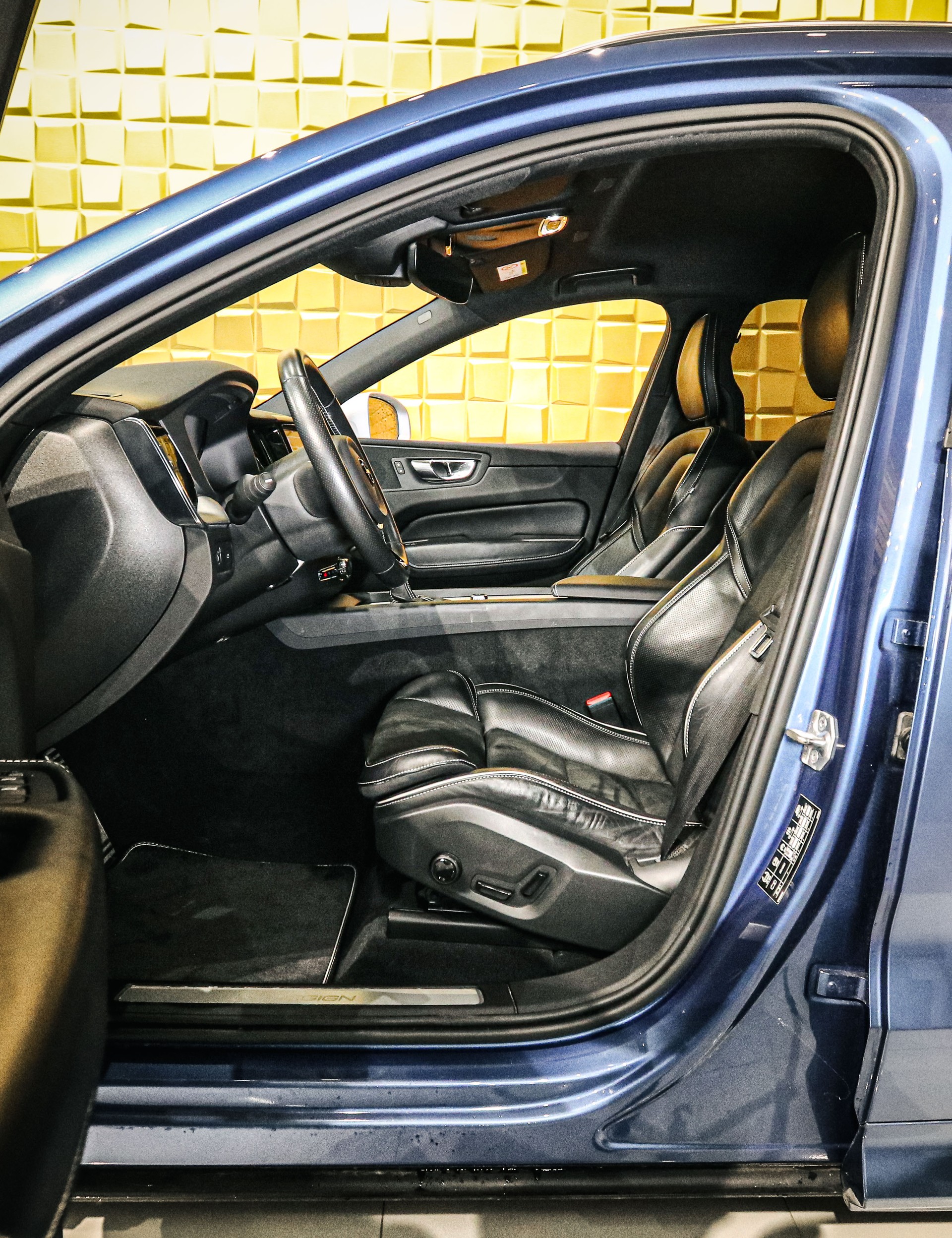 VOLVO XC60 T5 AWD R-Design Geartronic-image-8