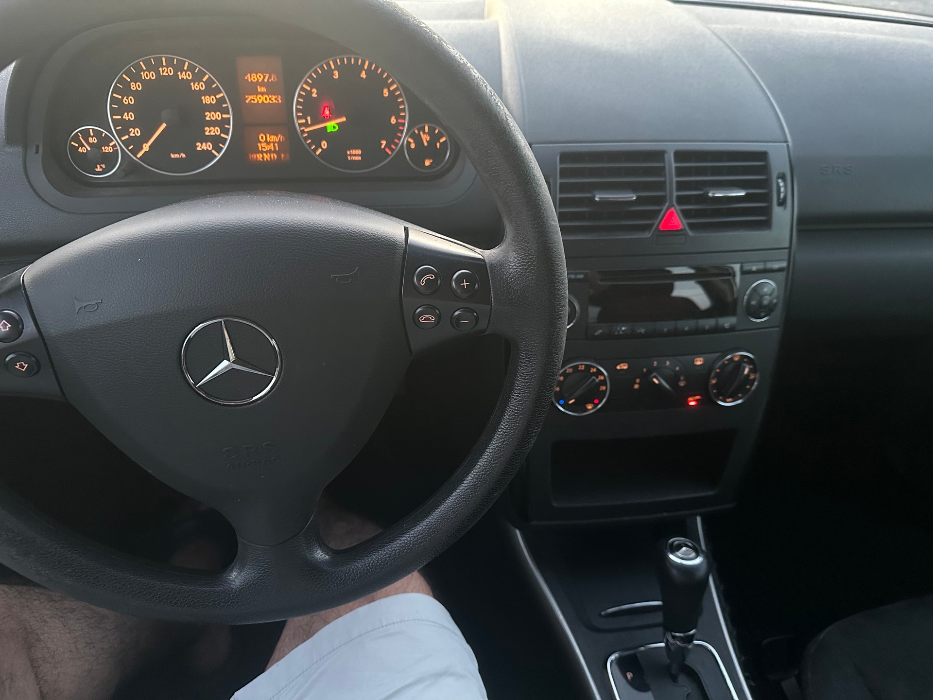 MERCEDES-BENZ A 170 Elégance-image-12