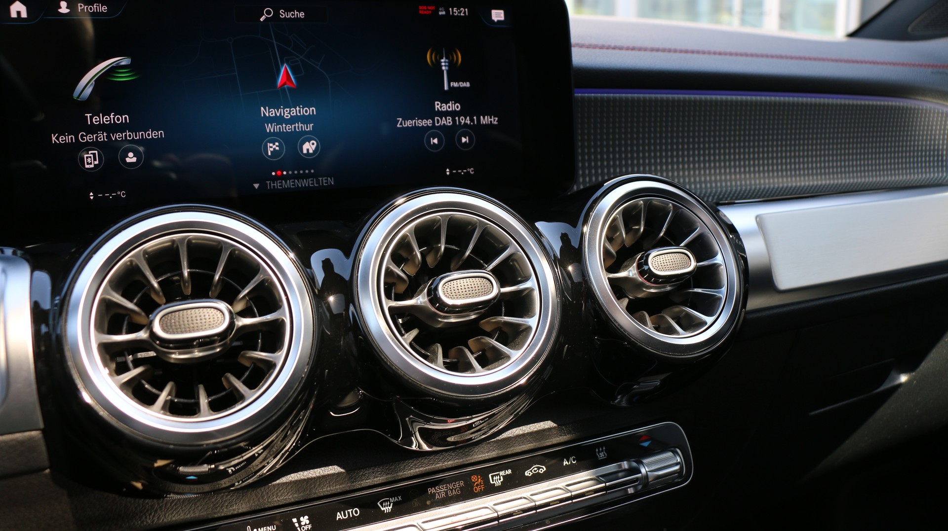 MERCEDES-BENZ EQB 350 4Matic AMG Line-image-12