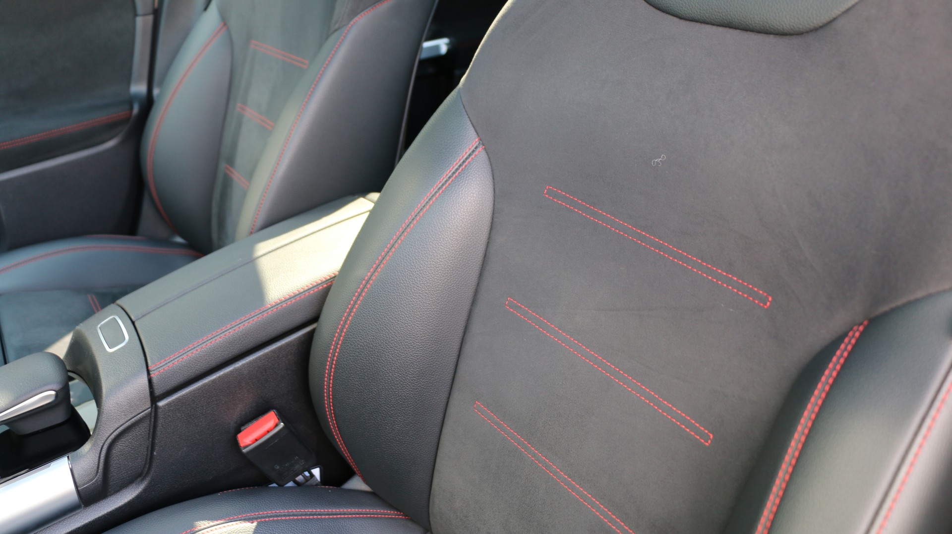 MERCEDES-BENZ EQB 350 4Matic AMG Line-image-7