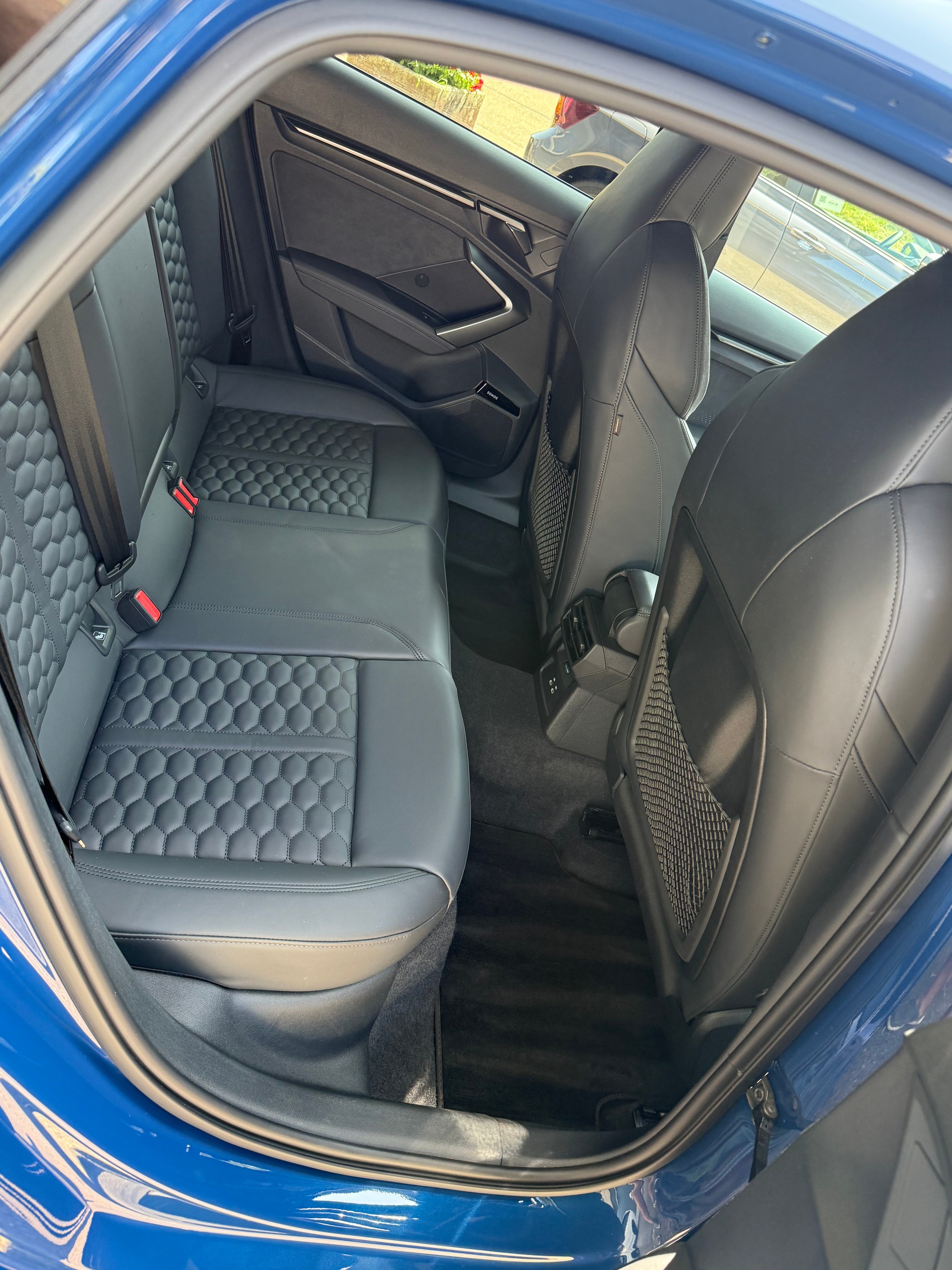 AUDI RS3 Limousine 2.5 TSI quattro S-tronic SEDAN Garantie 60 mois/100'000km-image-11