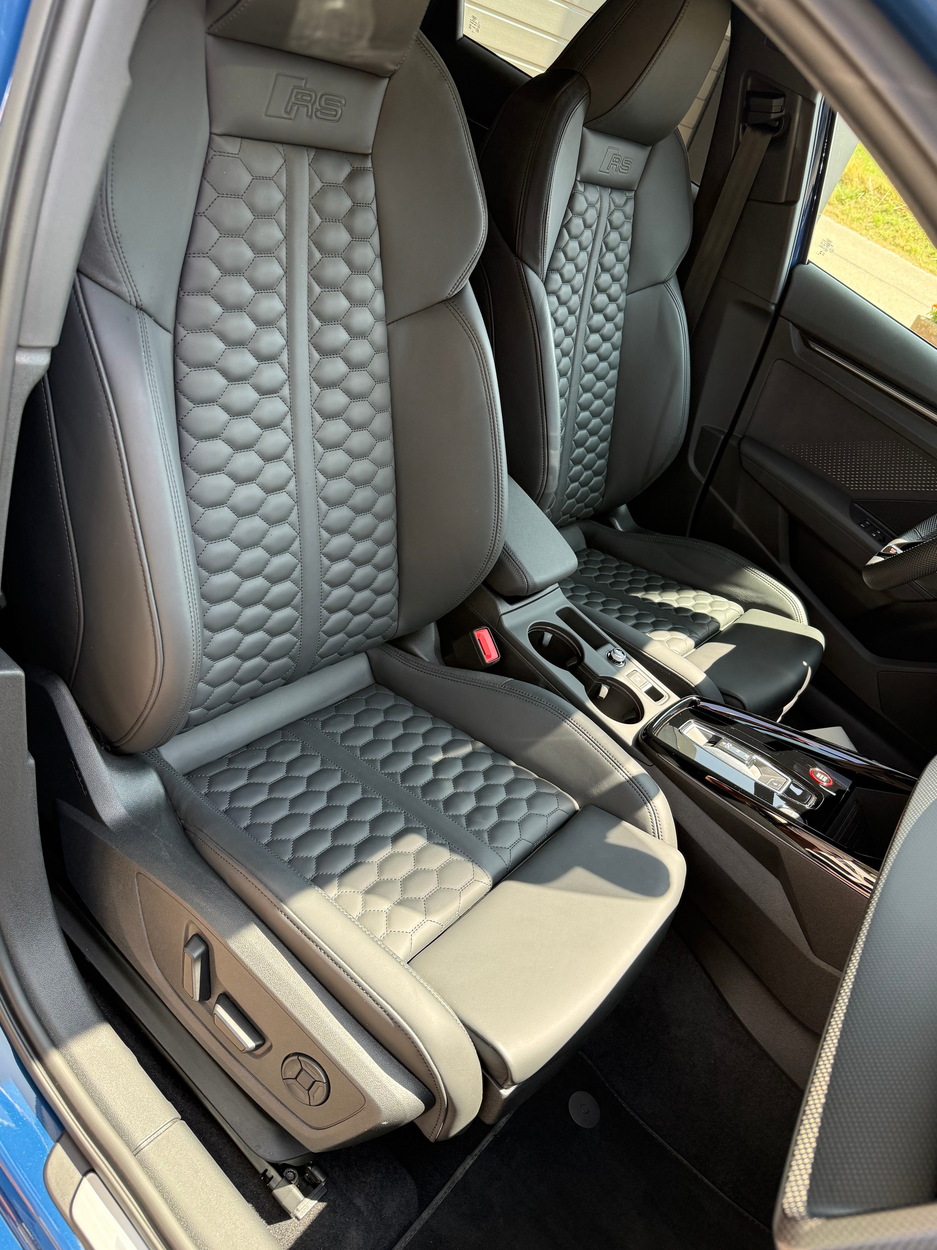 AUDI RS3 Limousine 2.5 TSI quattro S-tronic SEDAN Garantie 60 mois/100'000km-image-10
