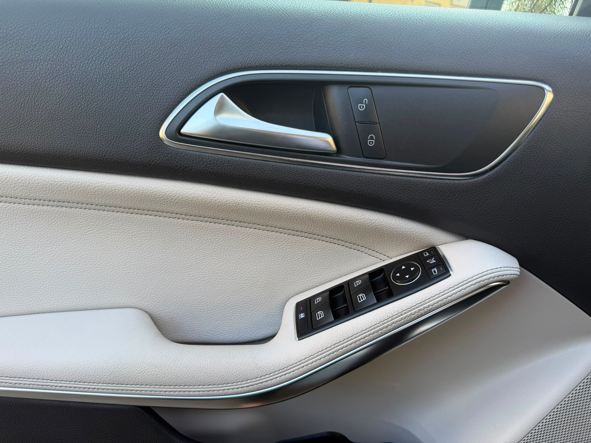 MERCEDES-BENZ A 180 Style 7G-DCT-image-13