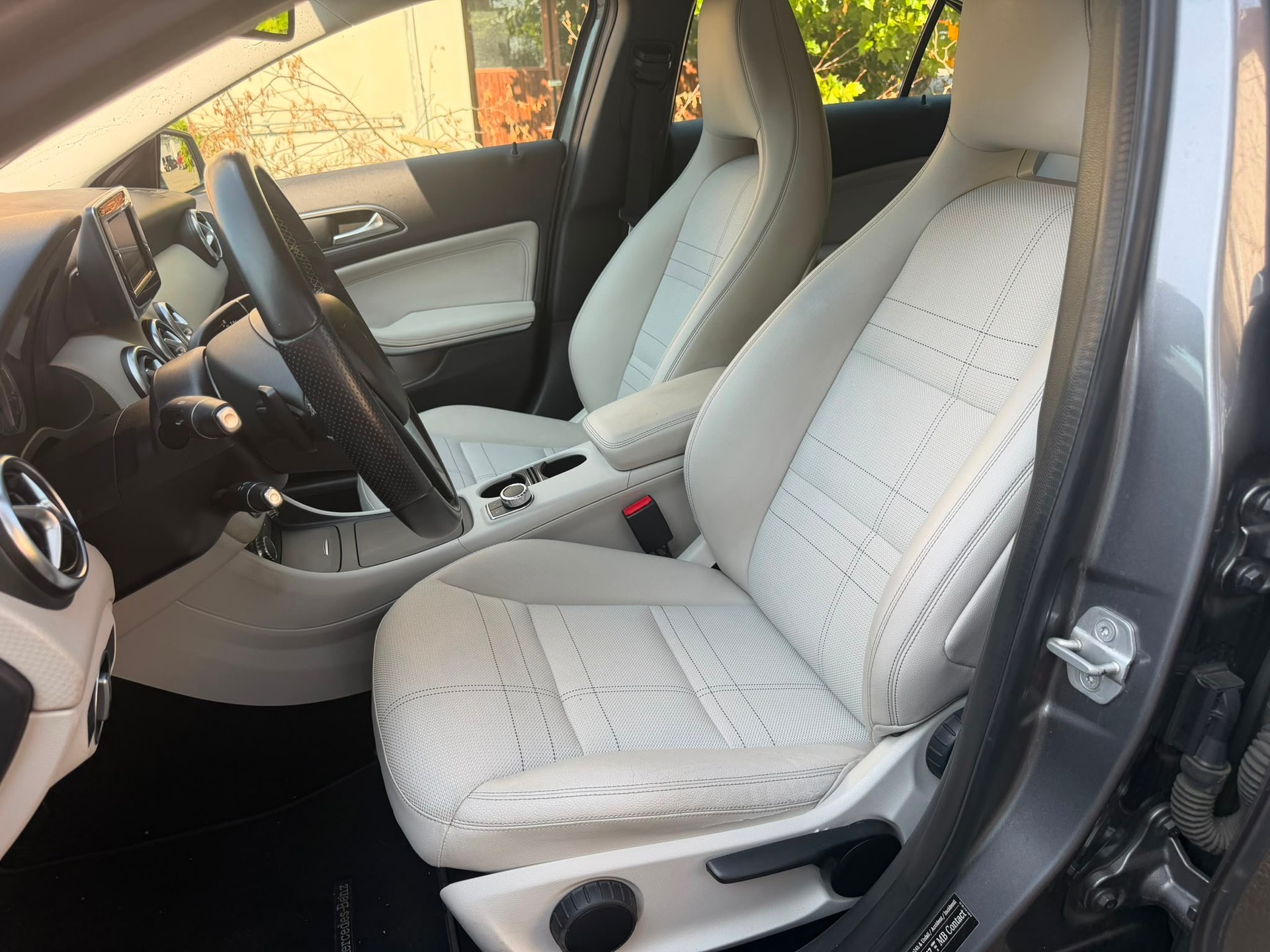 MERCEDES-BENZ A 180 Style 7G-DCT-image-12