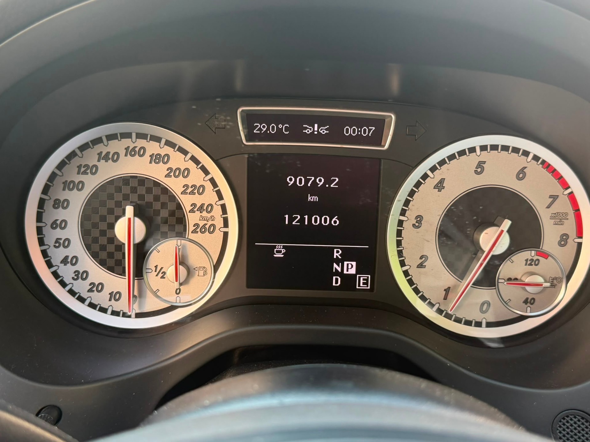MERCEDES-BENZ A 180 Style 7G-DCT-image-17