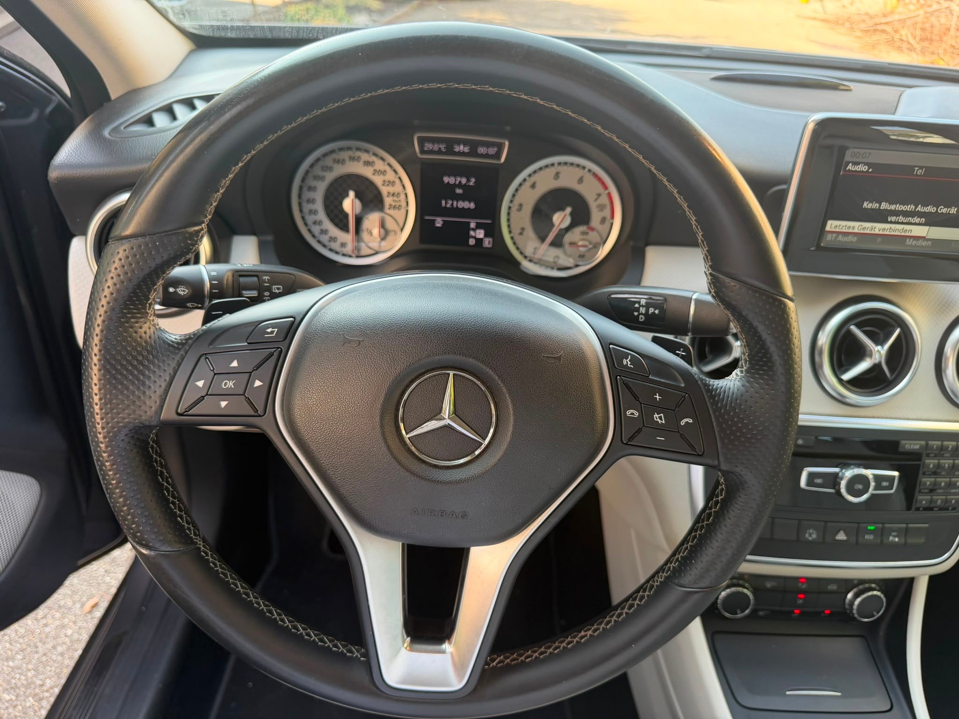 MERCEDES-BENZ A 180 Style 7G-DCT-image-8