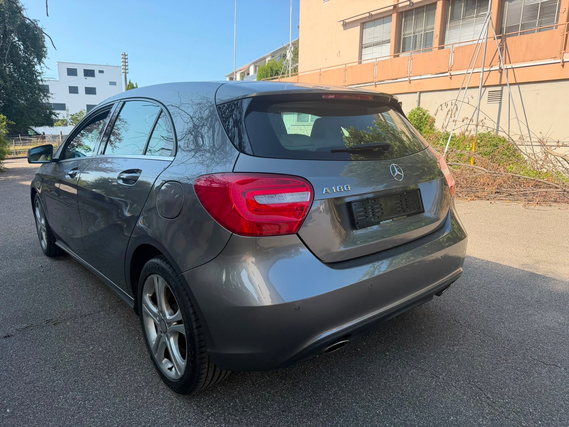 MERCEDES-BENZ A 180 Style 7G-DCT-image-4