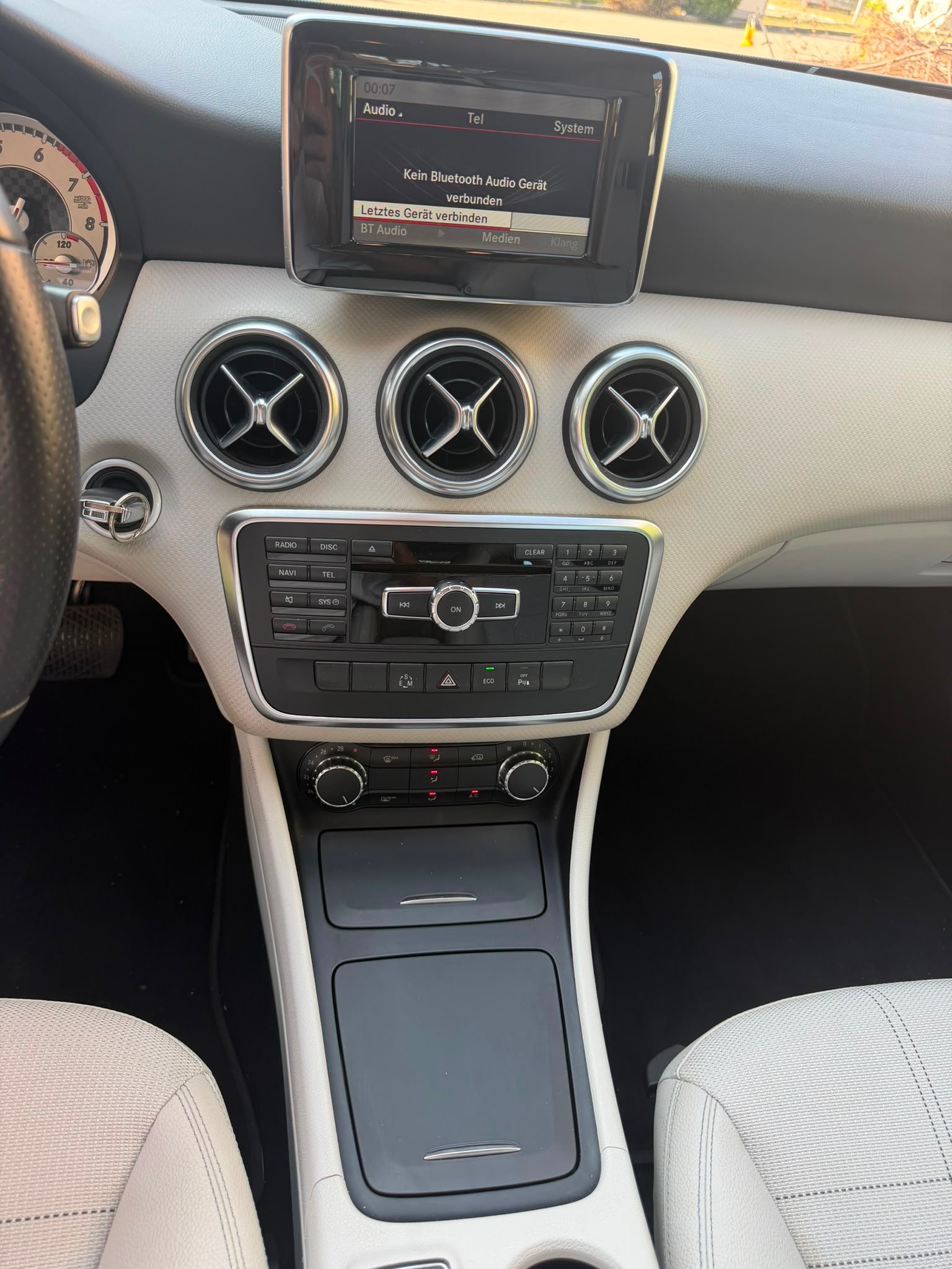MERCEDES-BENZ A 180 Style 7G-DCT-image-11