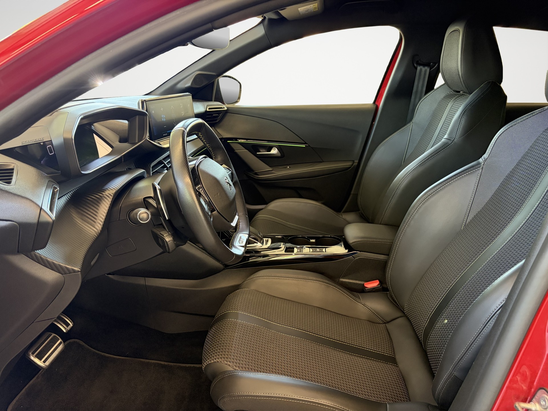 PEUGEOT 208 1.2 PureTech GT Line EAT8-image-9