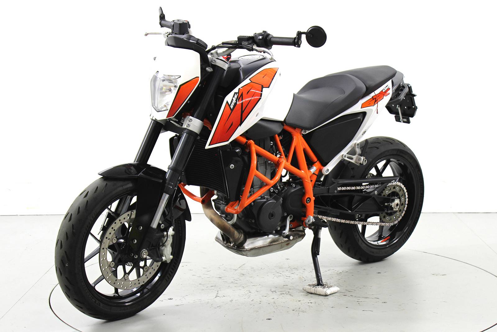 KTM Duke 690 ABS-showroom-element-2