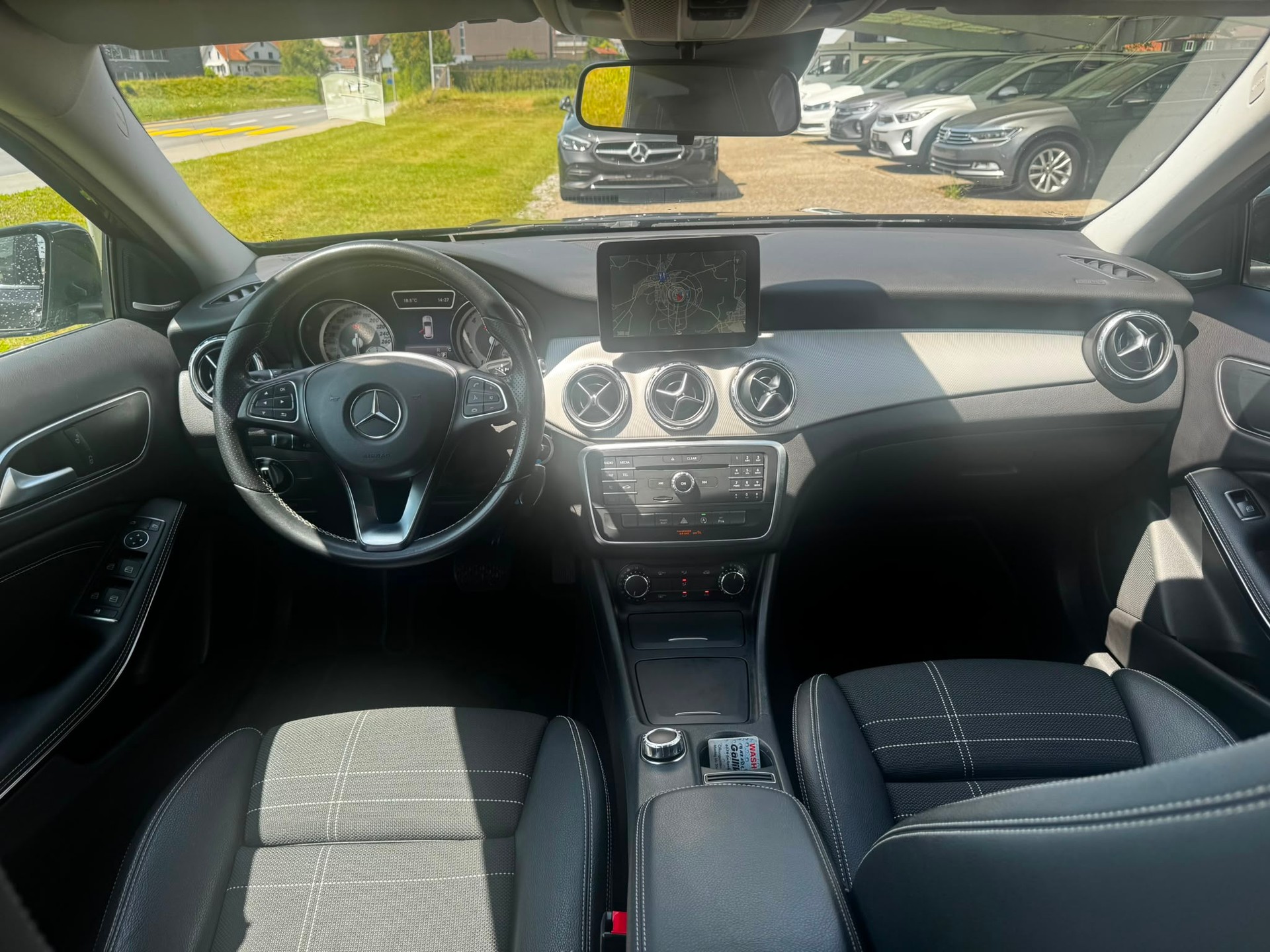 MERCEDES-BENZ GLA 200 7G-DCT-image-8