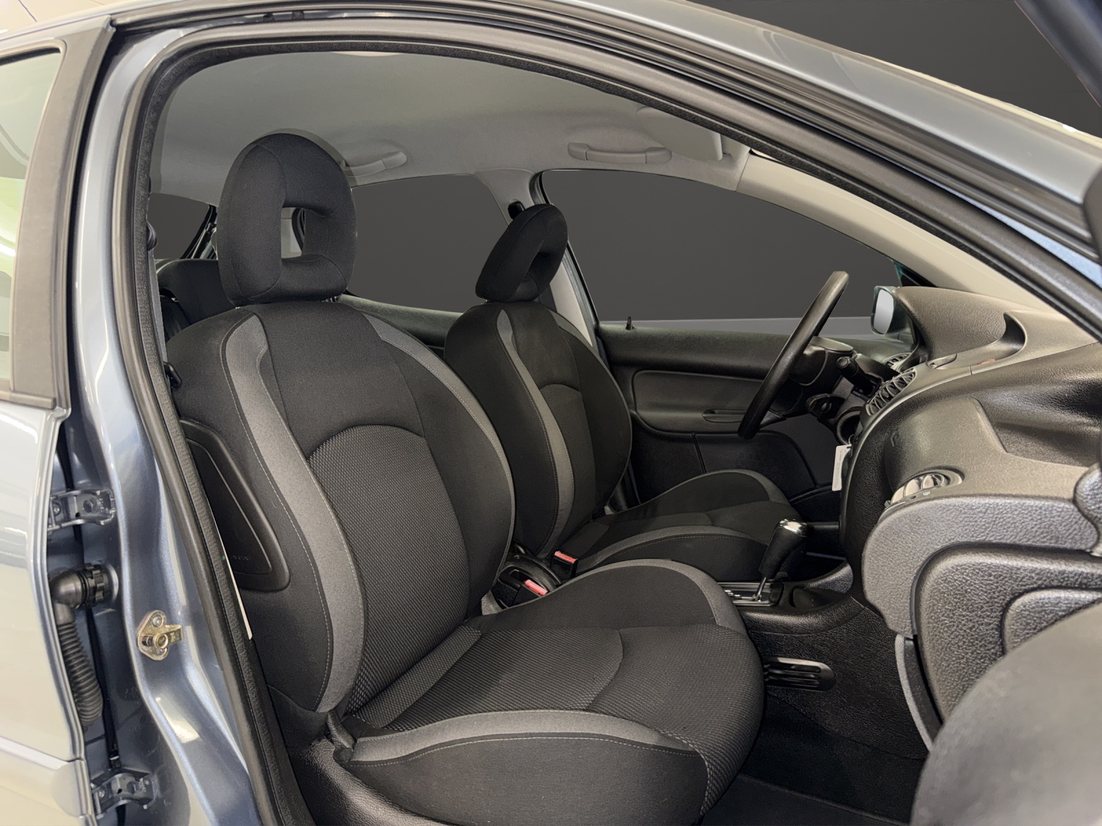 PEUGEOT 206 1.6 16V Exclusive Edition Automatic-image-7